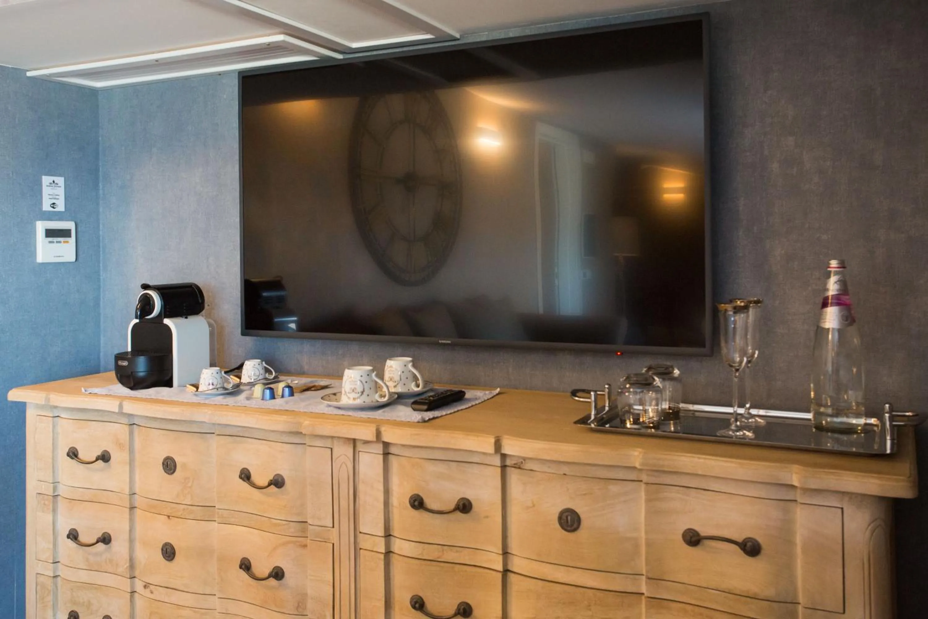 TV and multimedia in Marina Holiday & Spa