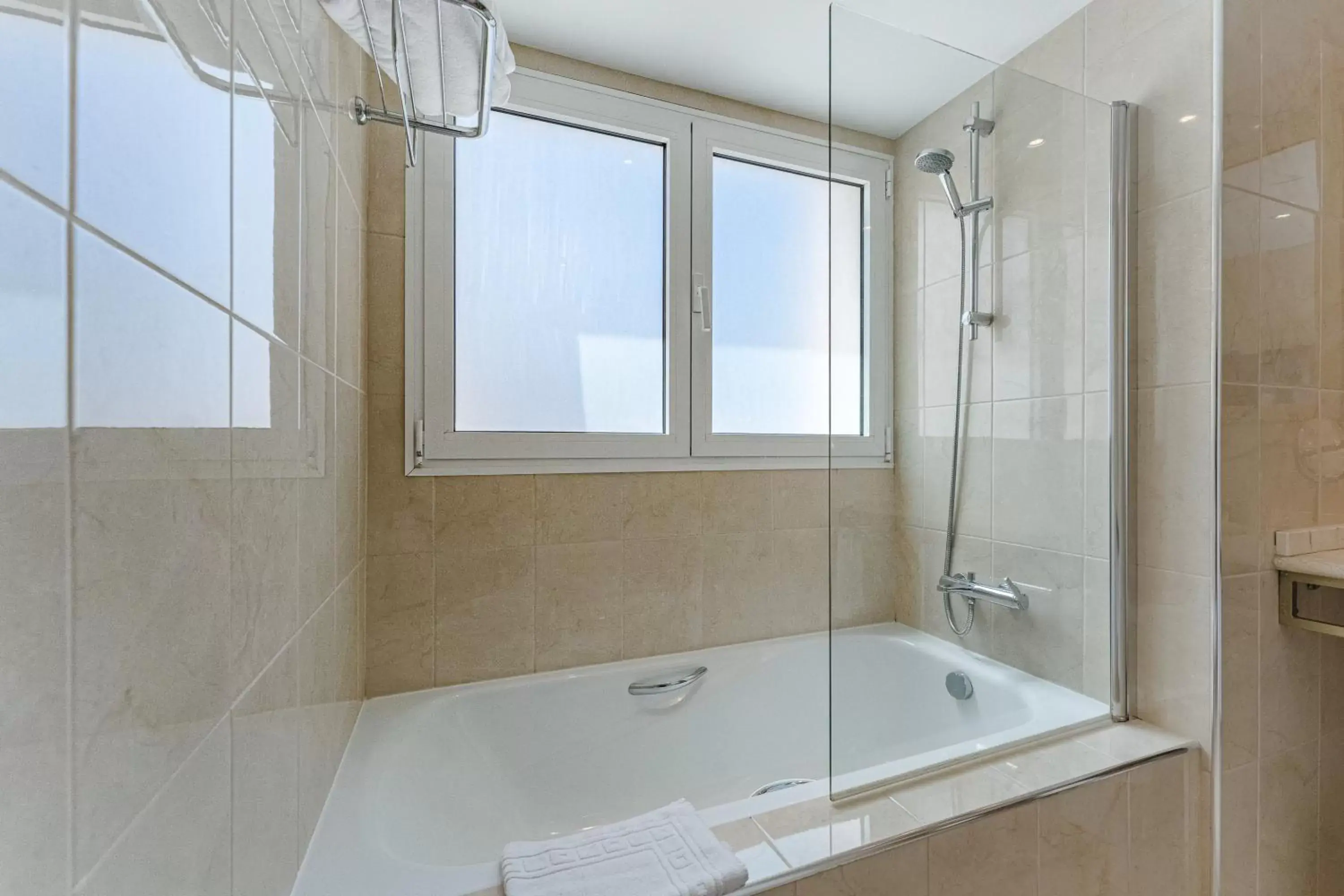 Bathroom in Flamingo Suites Boutique Hotel