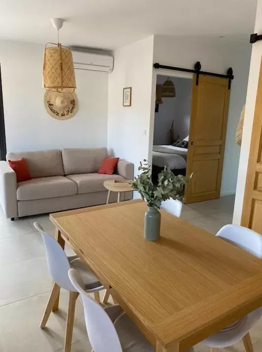 Kitchen or kitchenette, Dining Area in le pool house