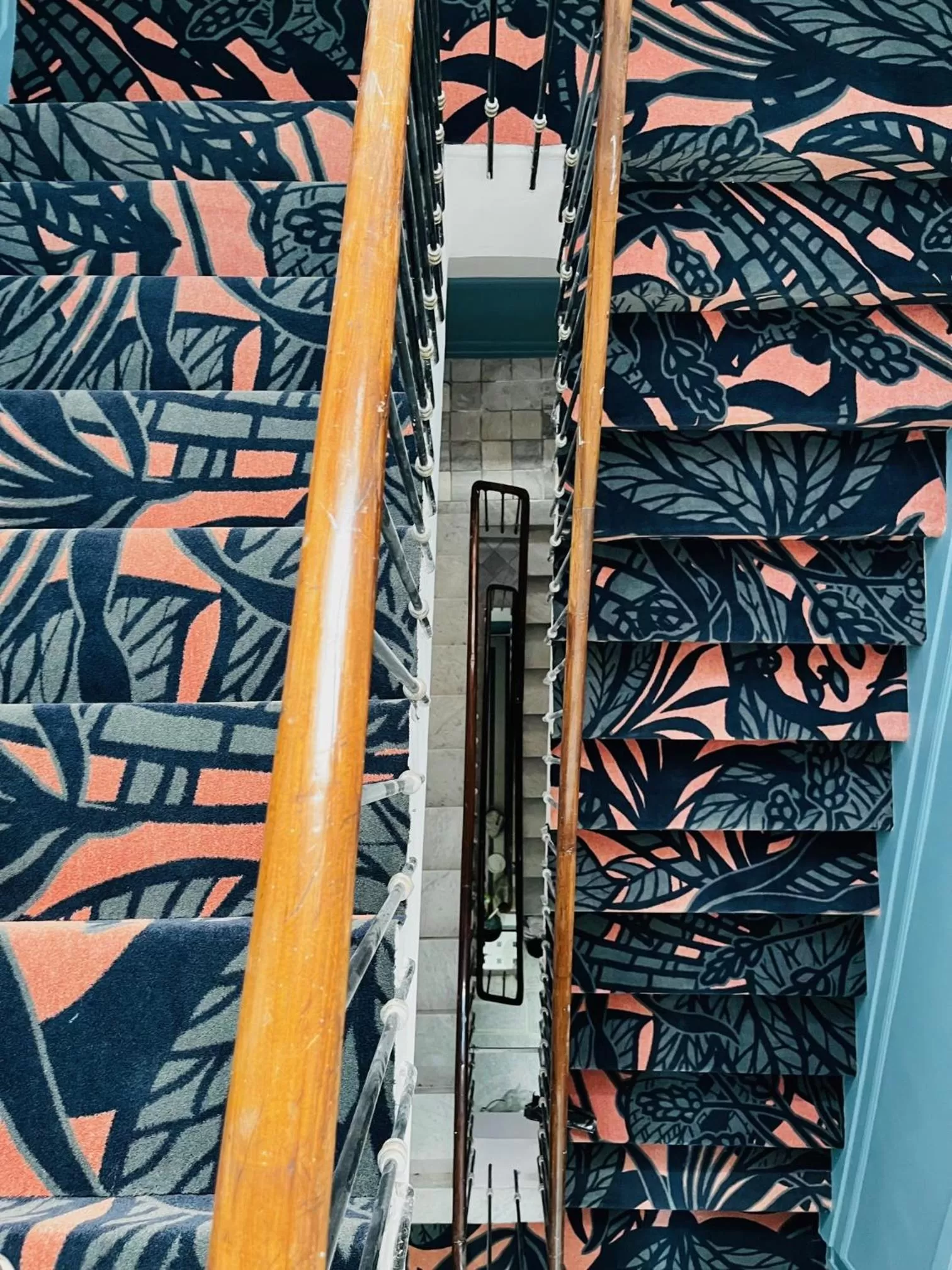 Communal lounge/ TV room in Hôtel De Londres