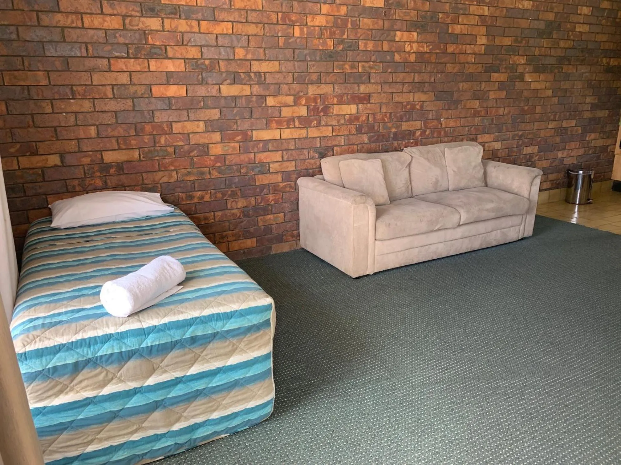 Bed in Bridge Street Motor Inn