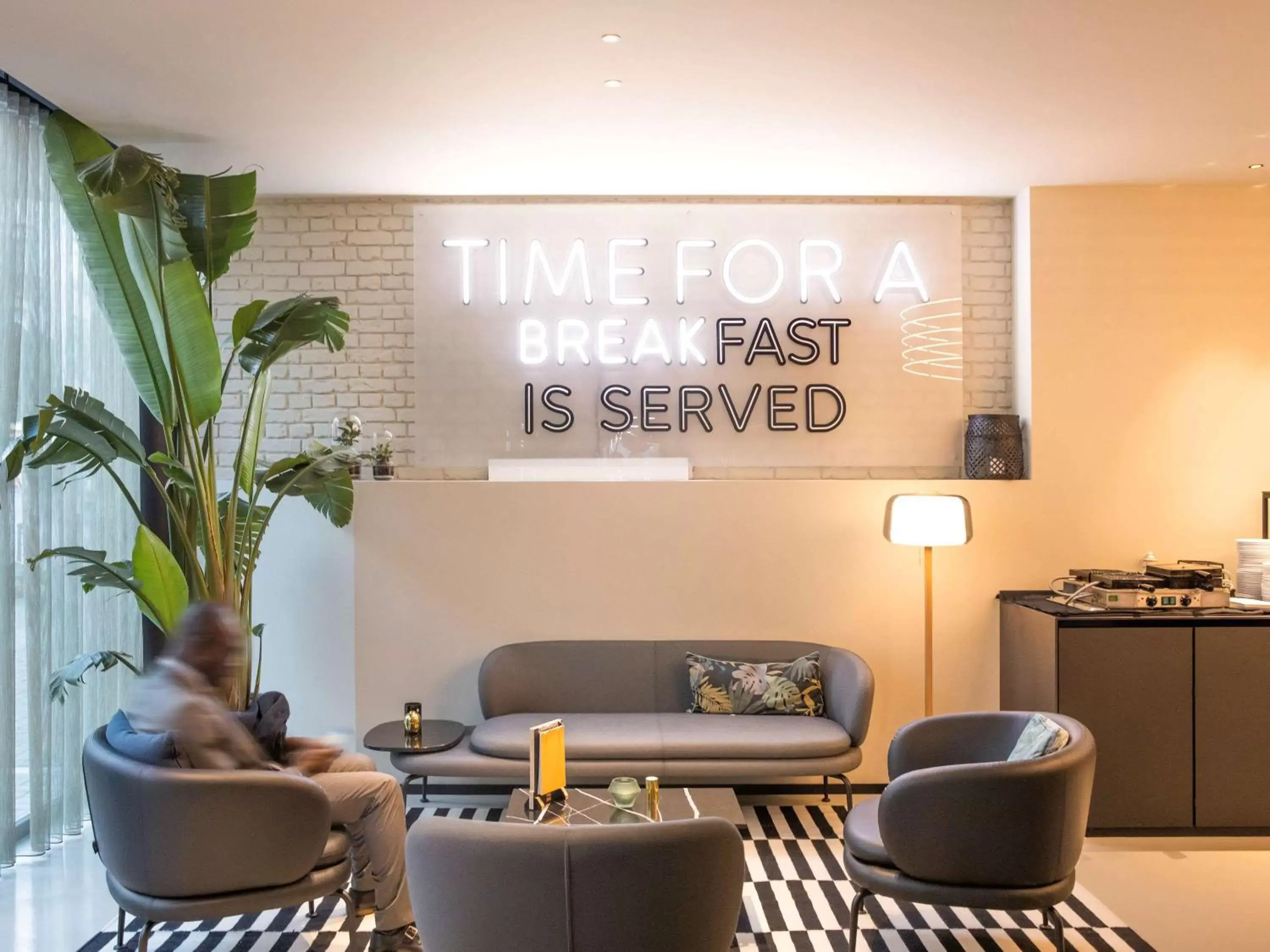 Restaurant/places to eat, Lobby/Reception in ibis Brussels Centre Chatelain