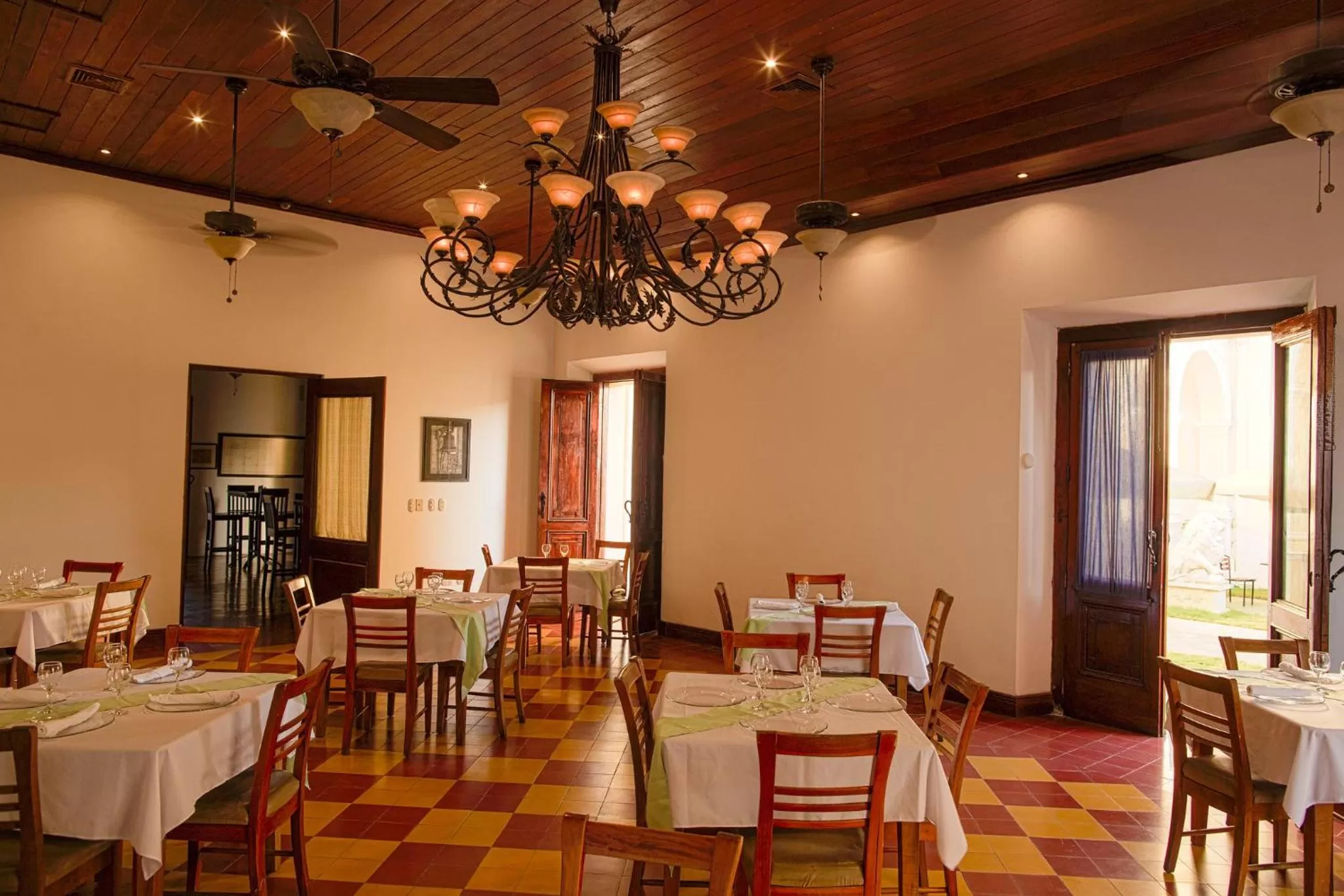 Restaurant/places to eat in Hotel la Perla Leon