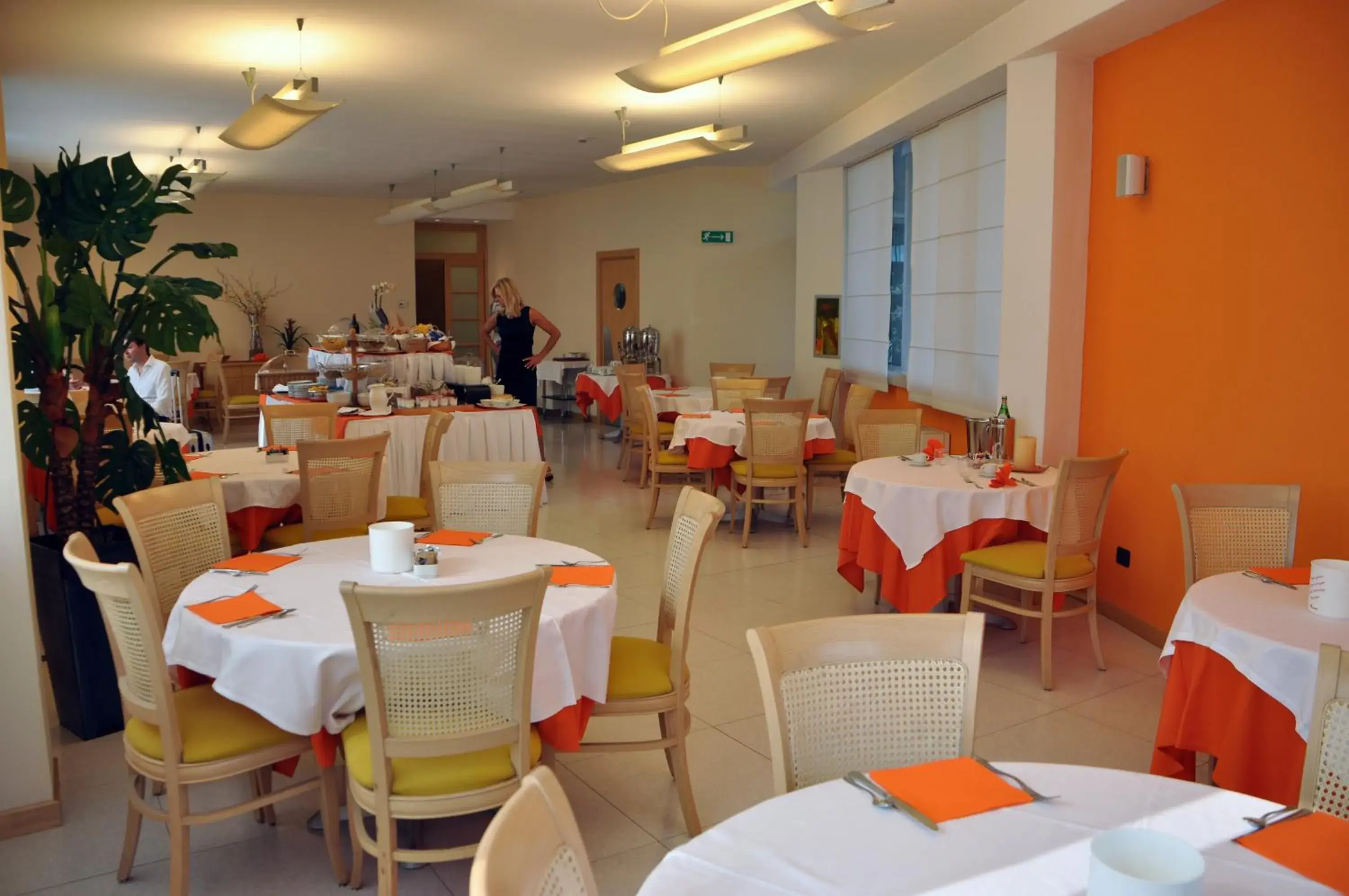 Restaurant/Places to Eat in Executive Bergamo