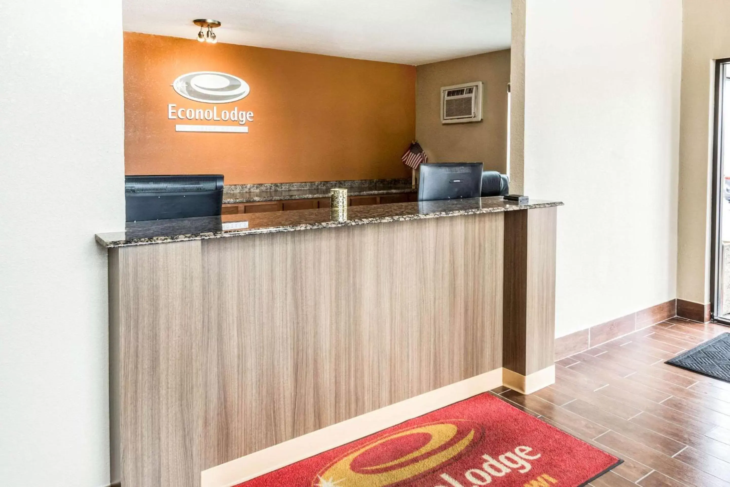 Lobby or reception, Lobby/Reception in Econo Lodge La Crosse