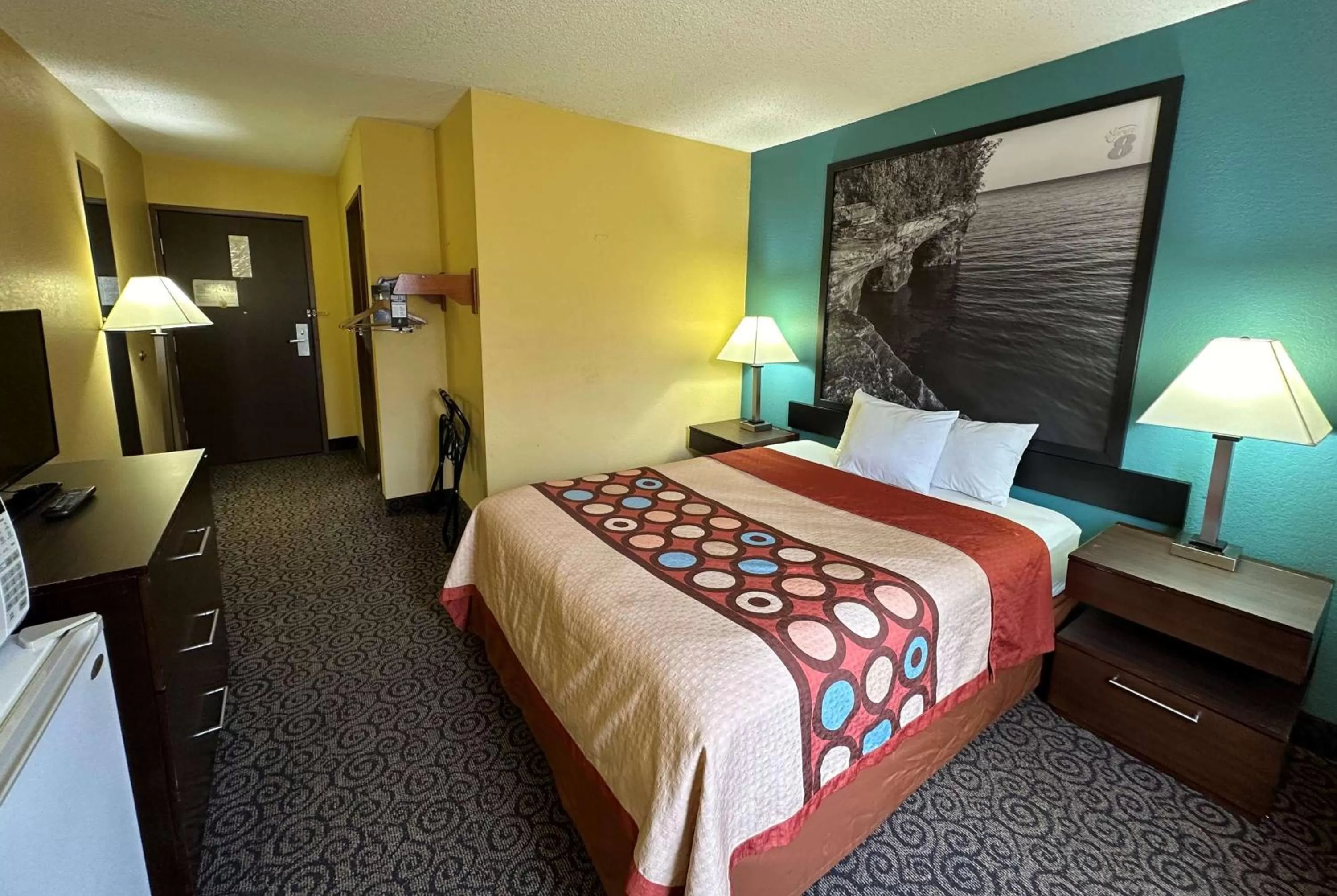 Photo of the whole room, Bed in Super 8 by Wyndham Appleton