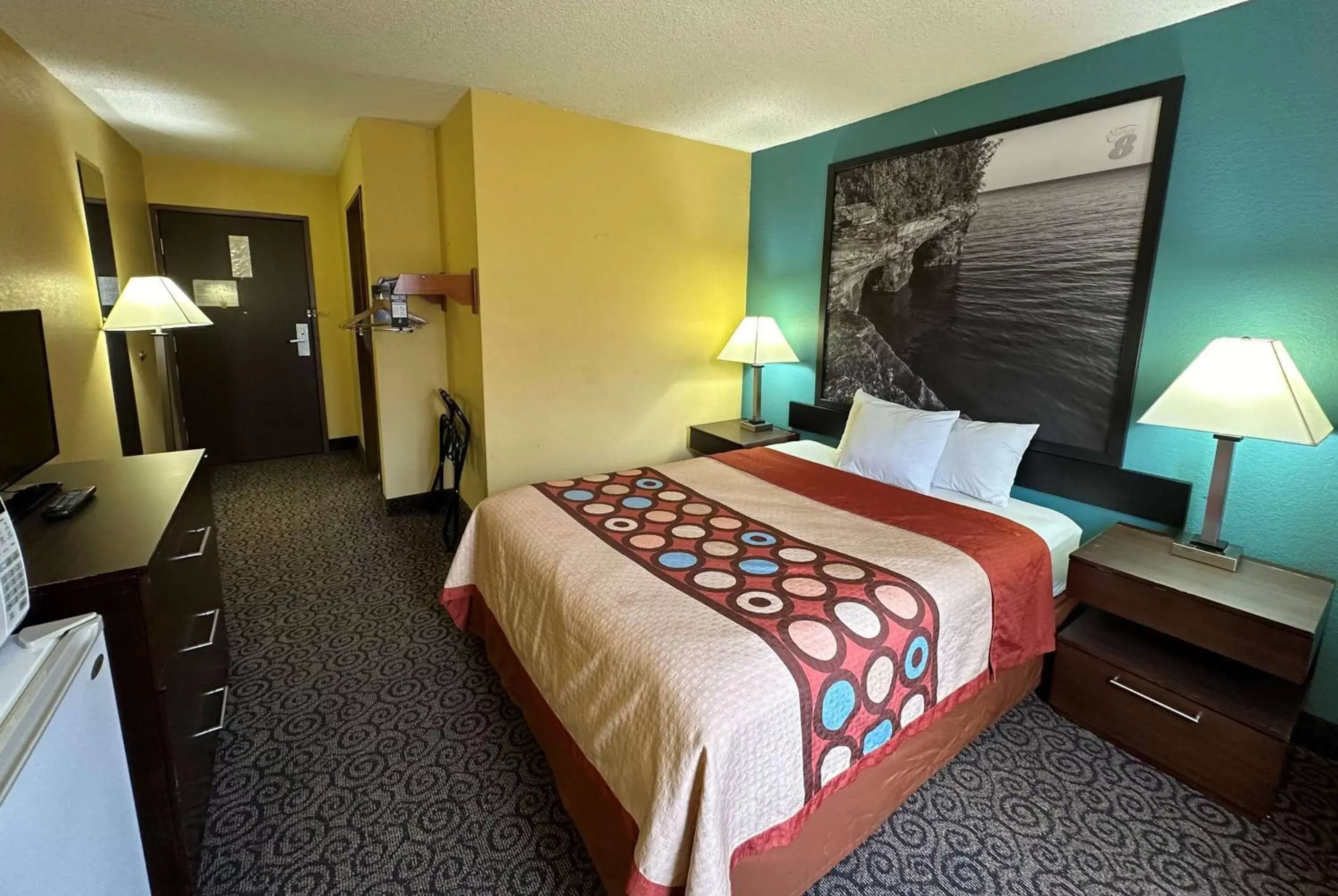 Photo of the whole room, Bed in Super 8 by Wyndham Appleton Photo of the whole room, Bed in Super 8 by Wyndham Appleton