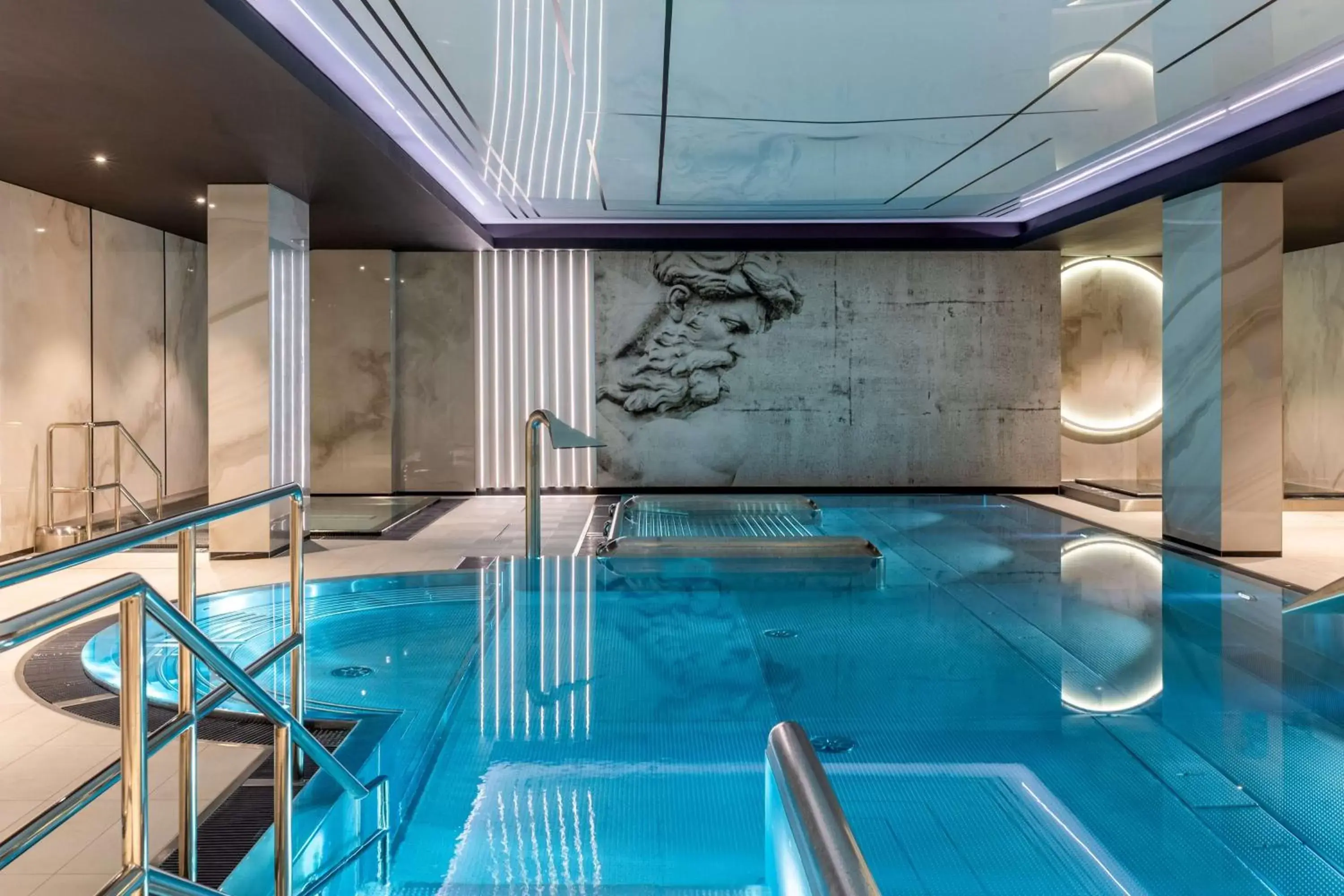 Spa and wellness centre/facilities, Swimming Pool in Radisson Hotel & Suites, Gdansk