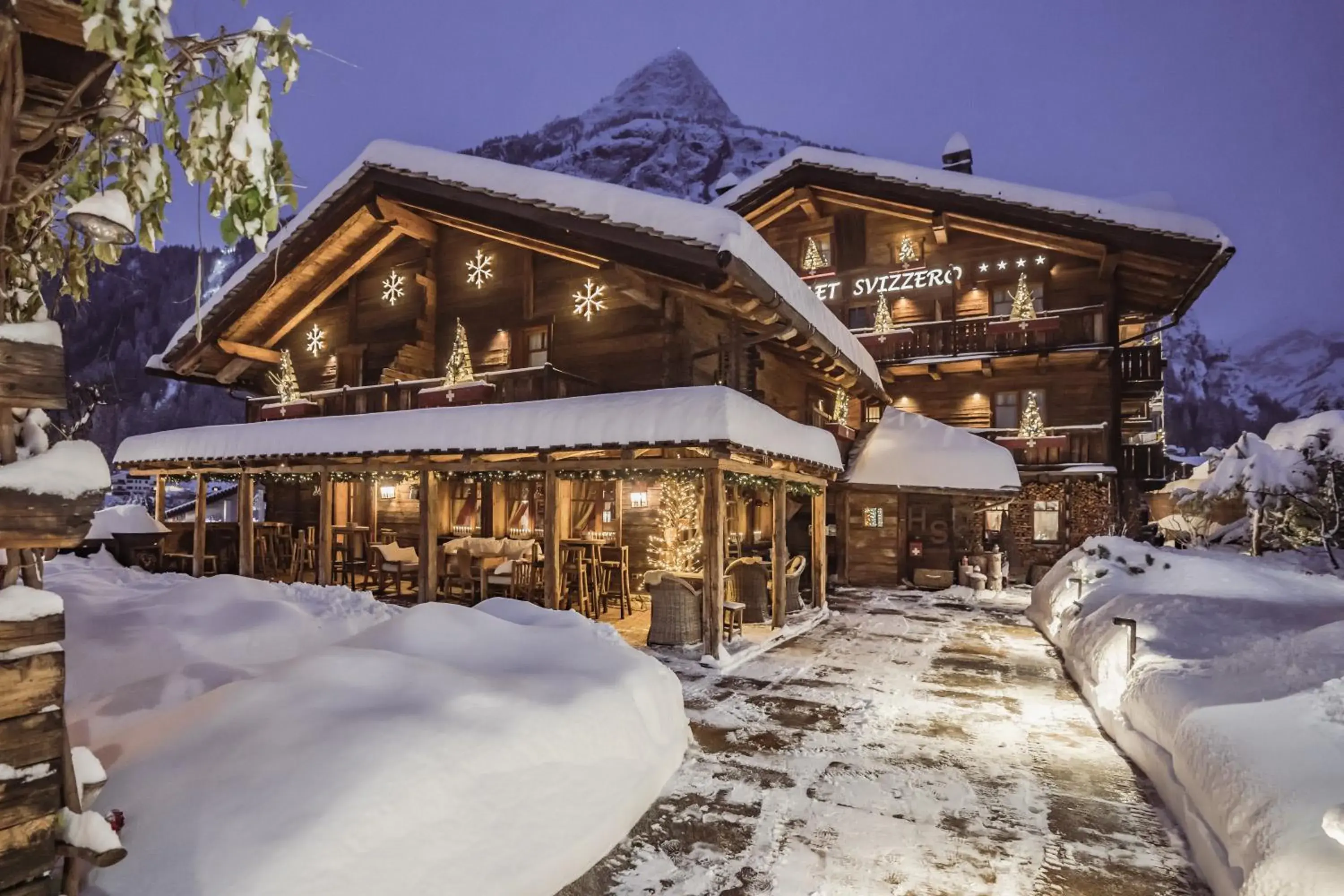 Property building, Winter in Hotel Chalet Svizzero