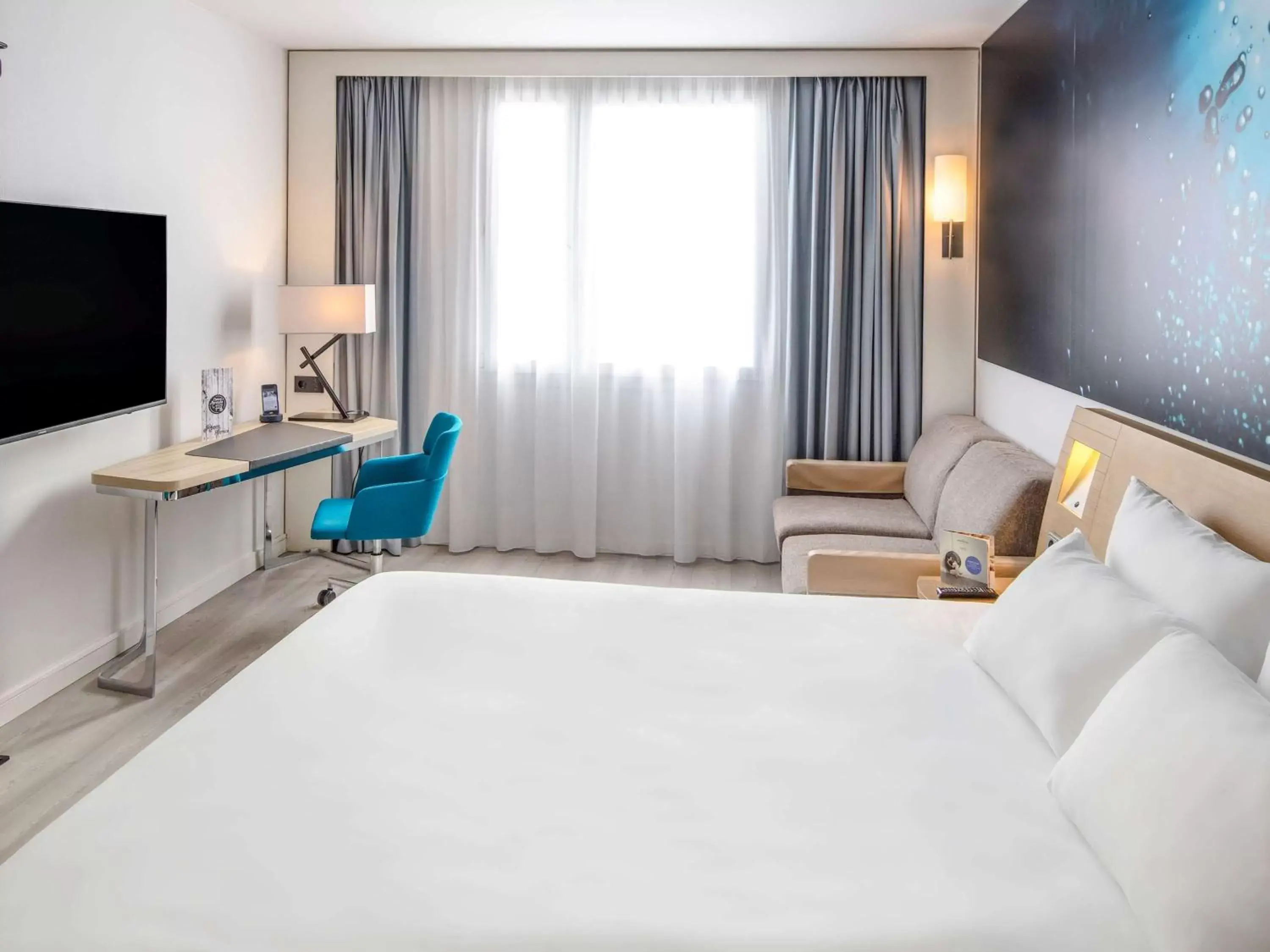 Photo of the whole room, Bed in Novotel Barcelona Cornellà