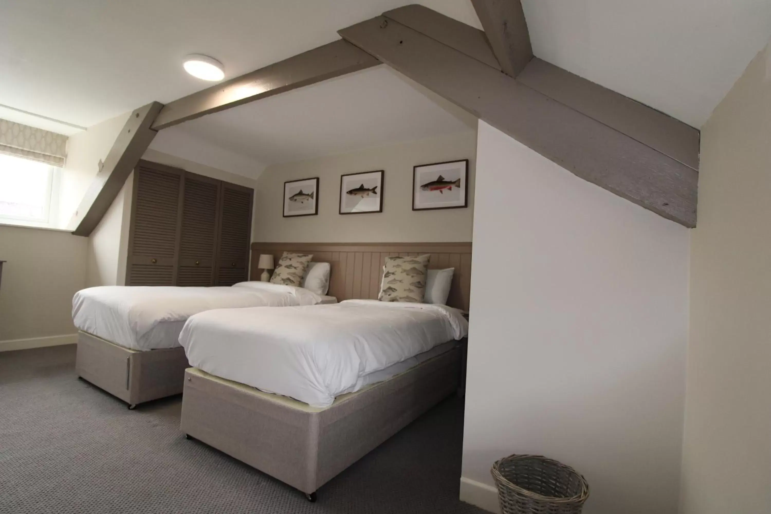 Bedroom, Bed in Anglers Arms