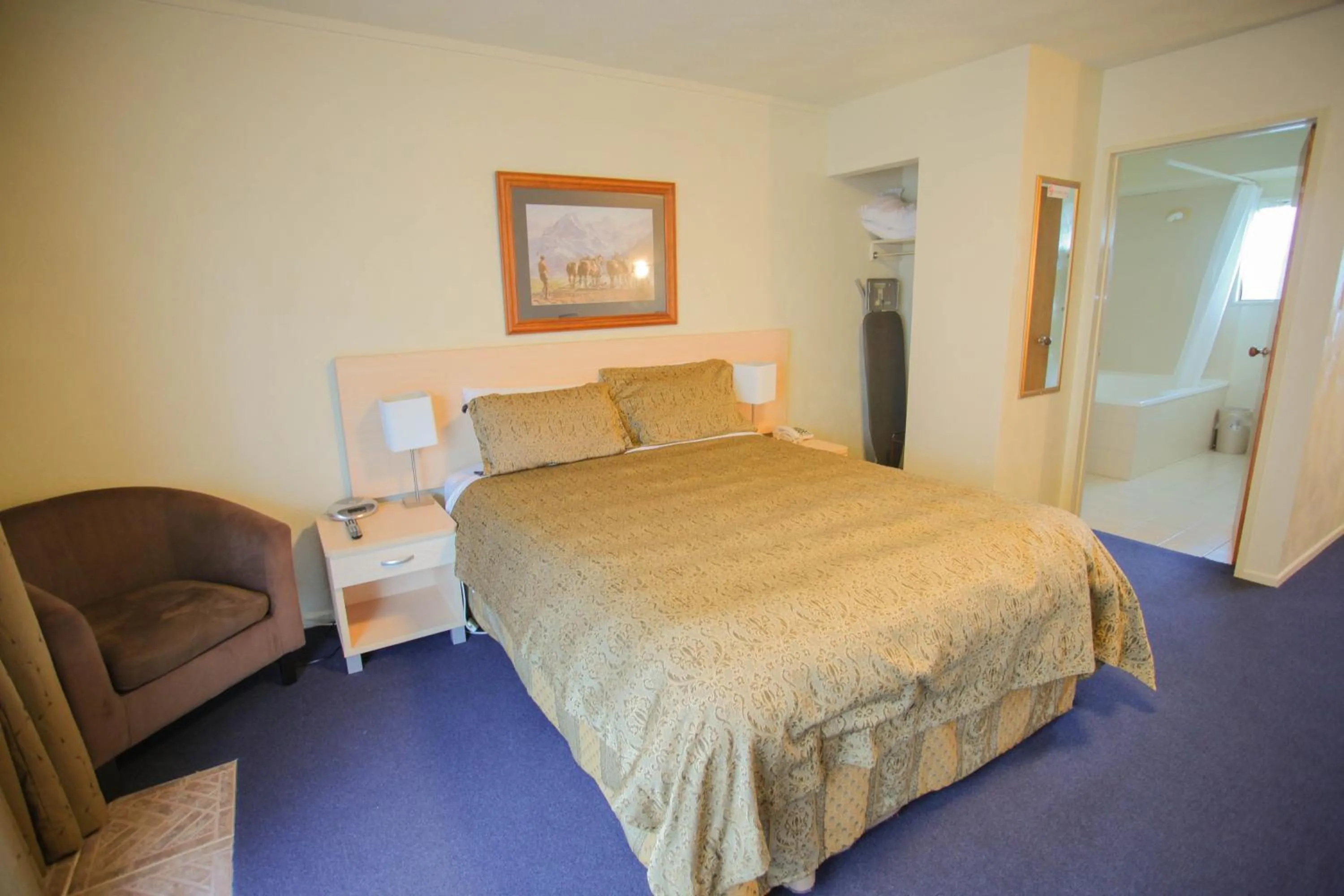Photo of the whole room, Bed in Abbots Hamilton – Hotel and Conference Centre