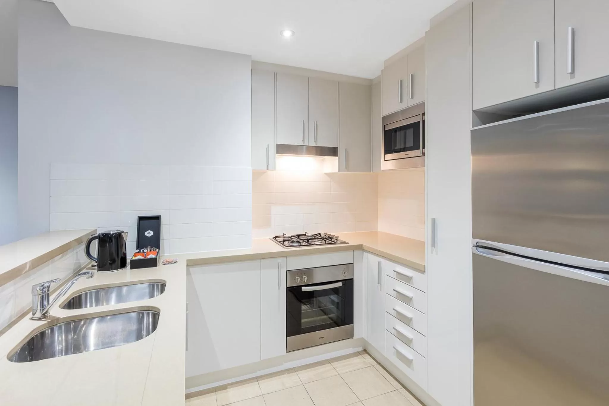 Kitchen or kitchenette in Meriton Suites Broadbeach