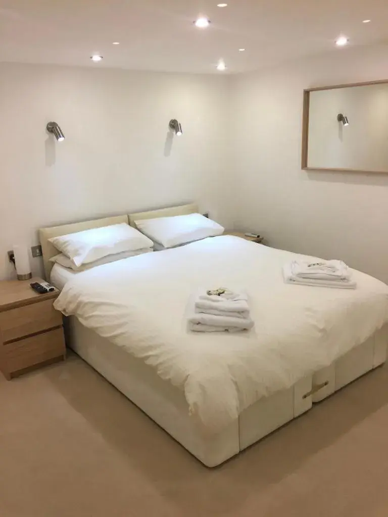 Bed in Earle House Serviced Apartments