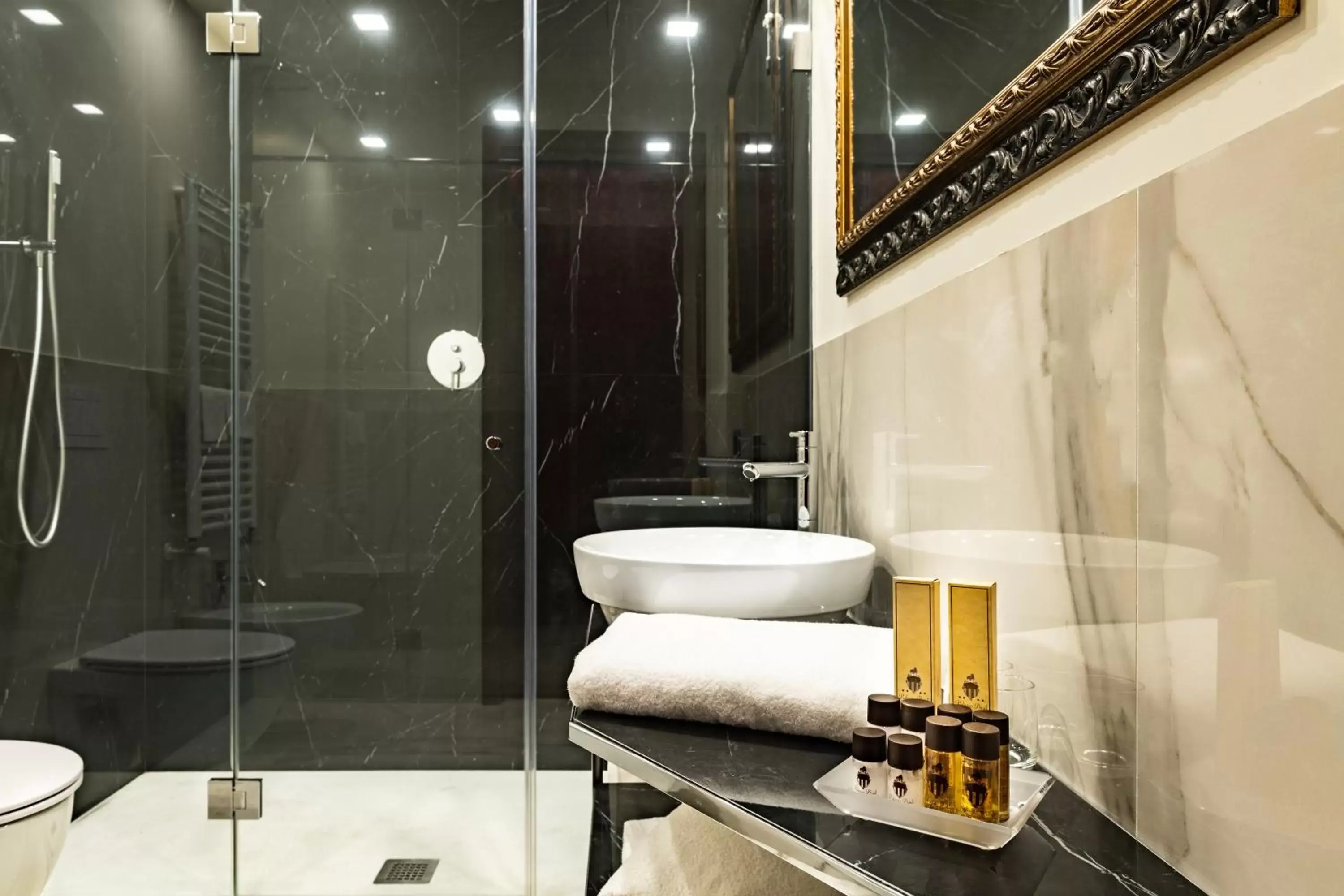 Shower, Bathroom in Palazzo San Lorenzo