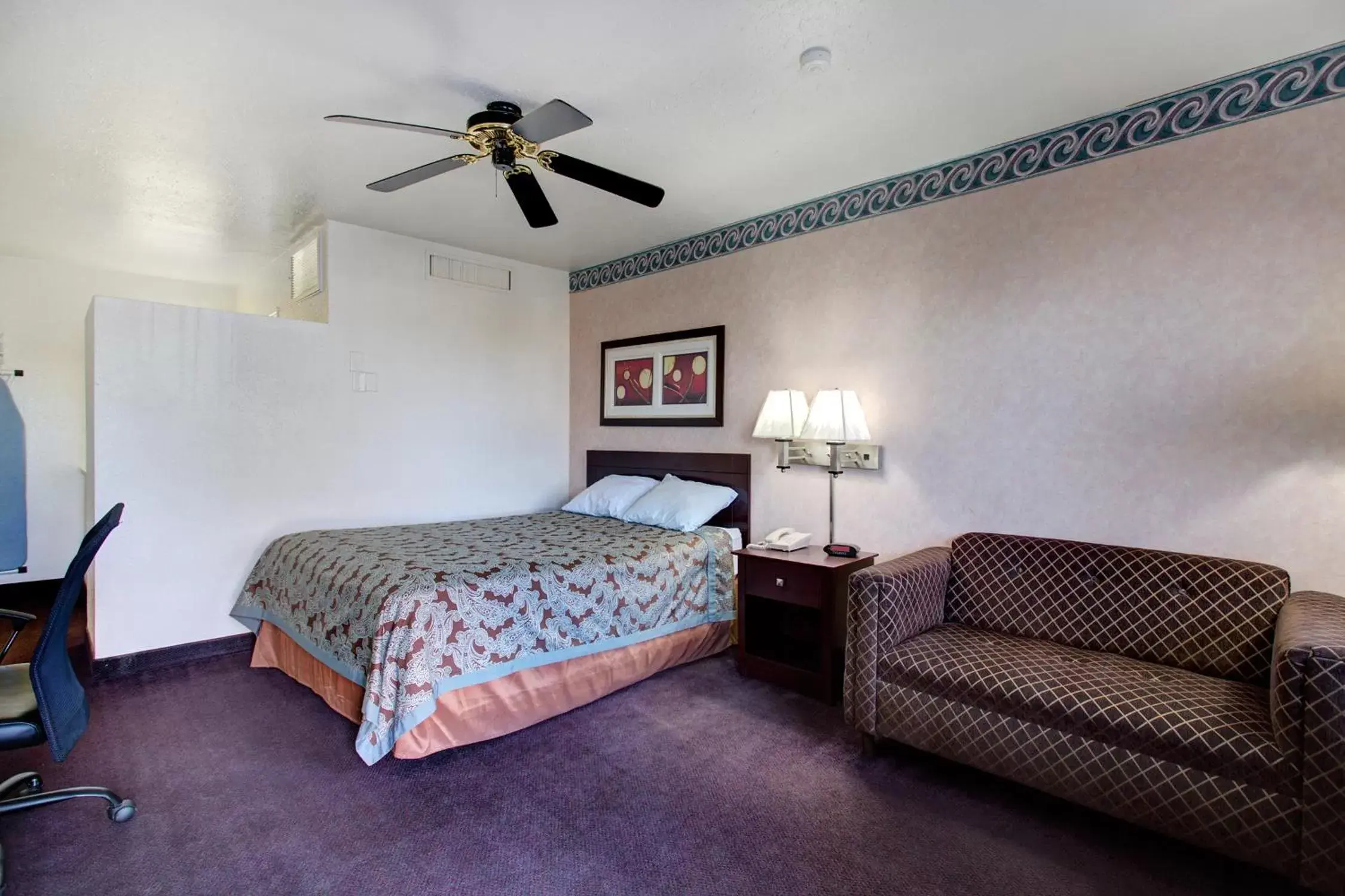 Photo of the whole room, Bed in Carlsbad Inn , New Mexico