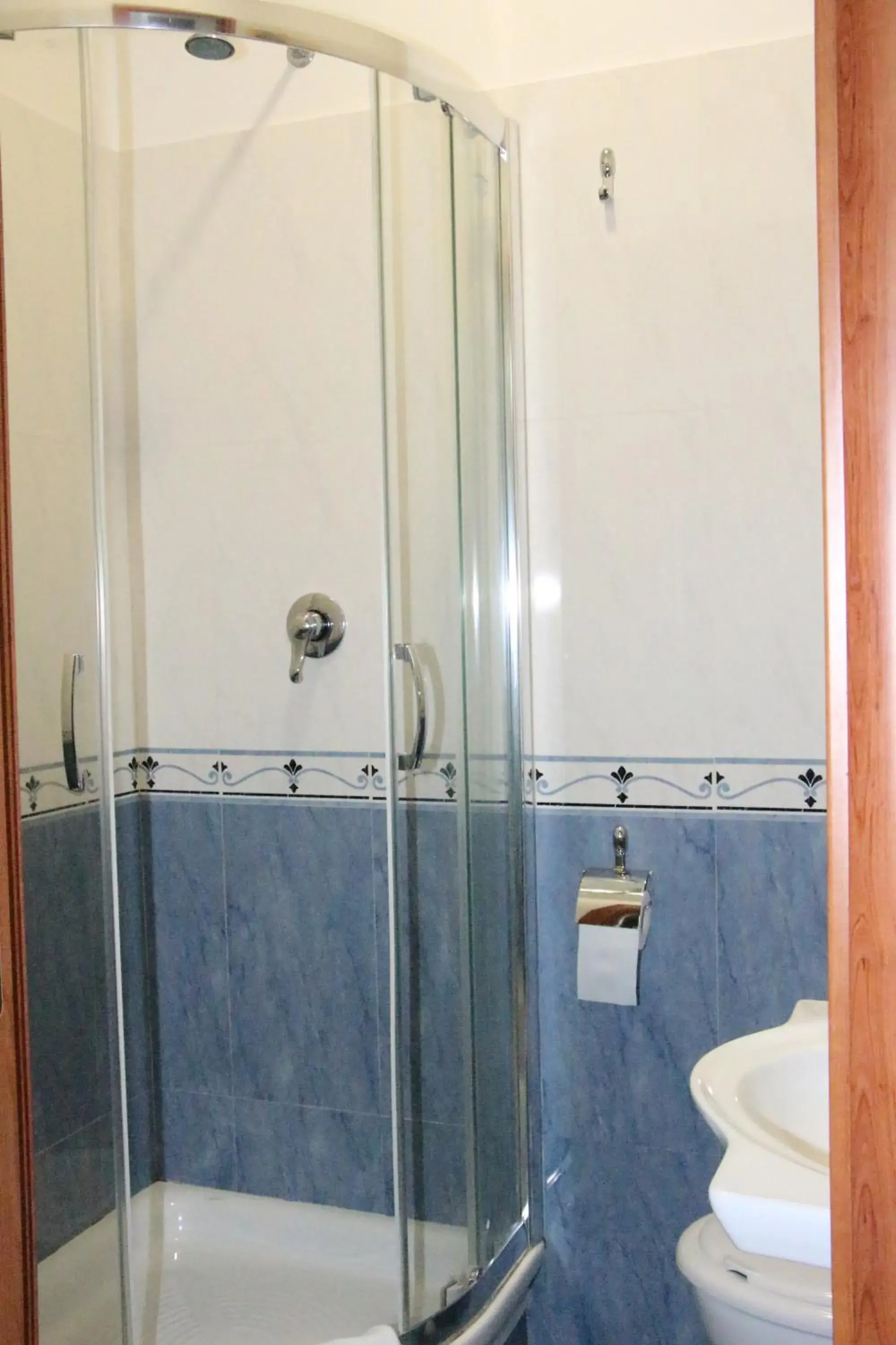 Shower, Bathroom in Hotel Mirage