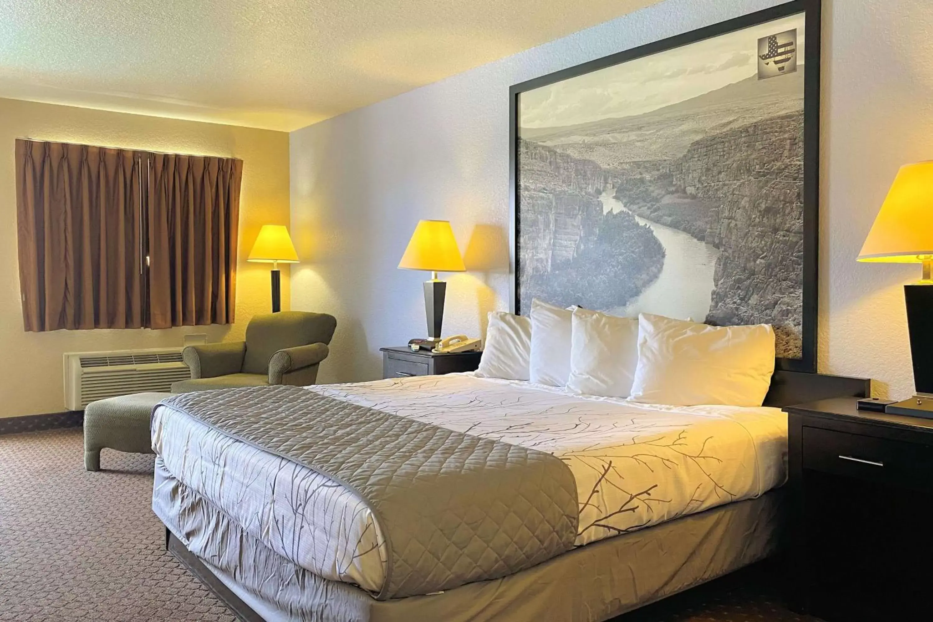 Photo of the whole room, Bed in SureStay Hotel by Best Western New Braunfels