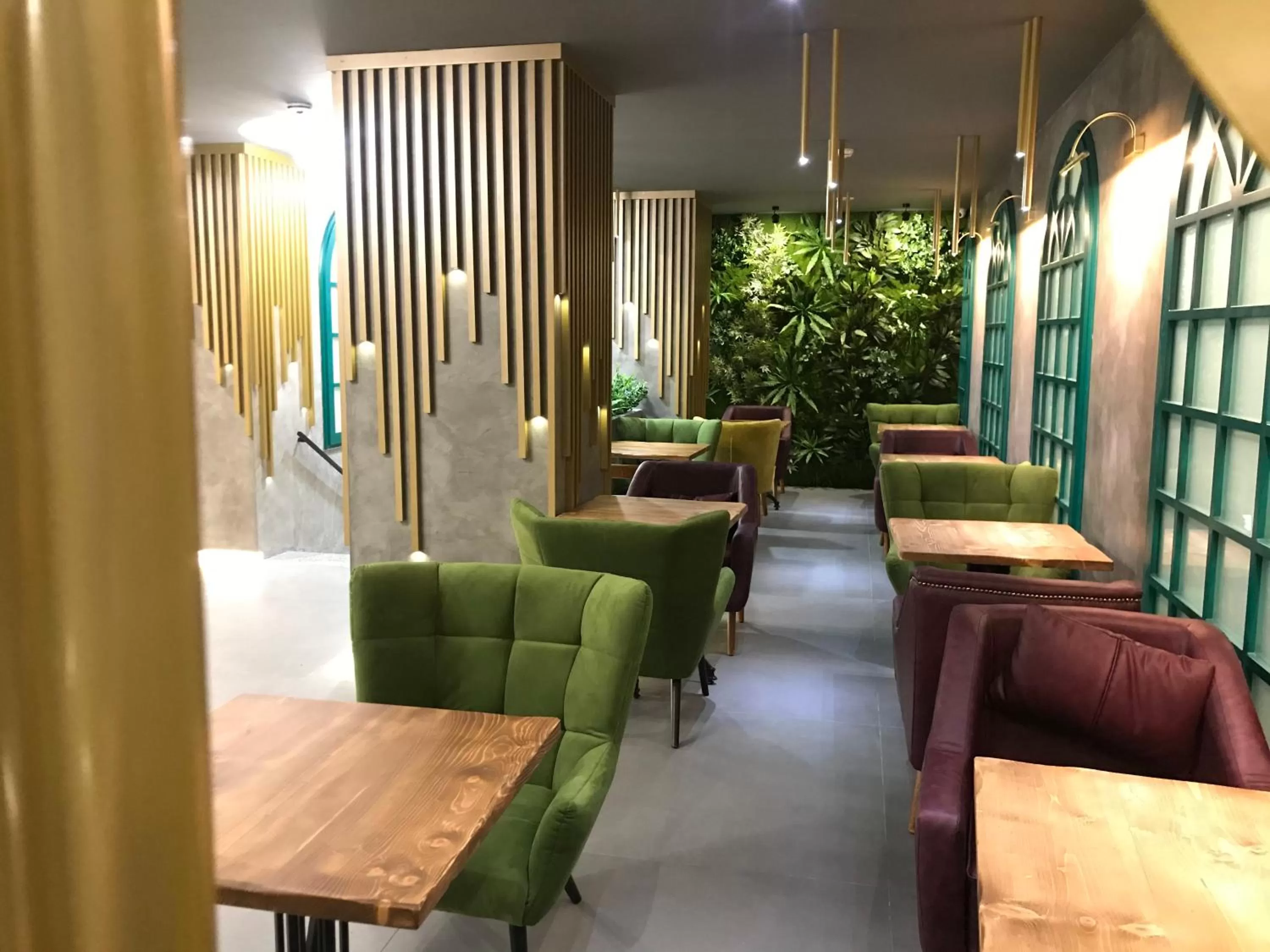 Restaurant/places to eat in AP Hotel Boutique