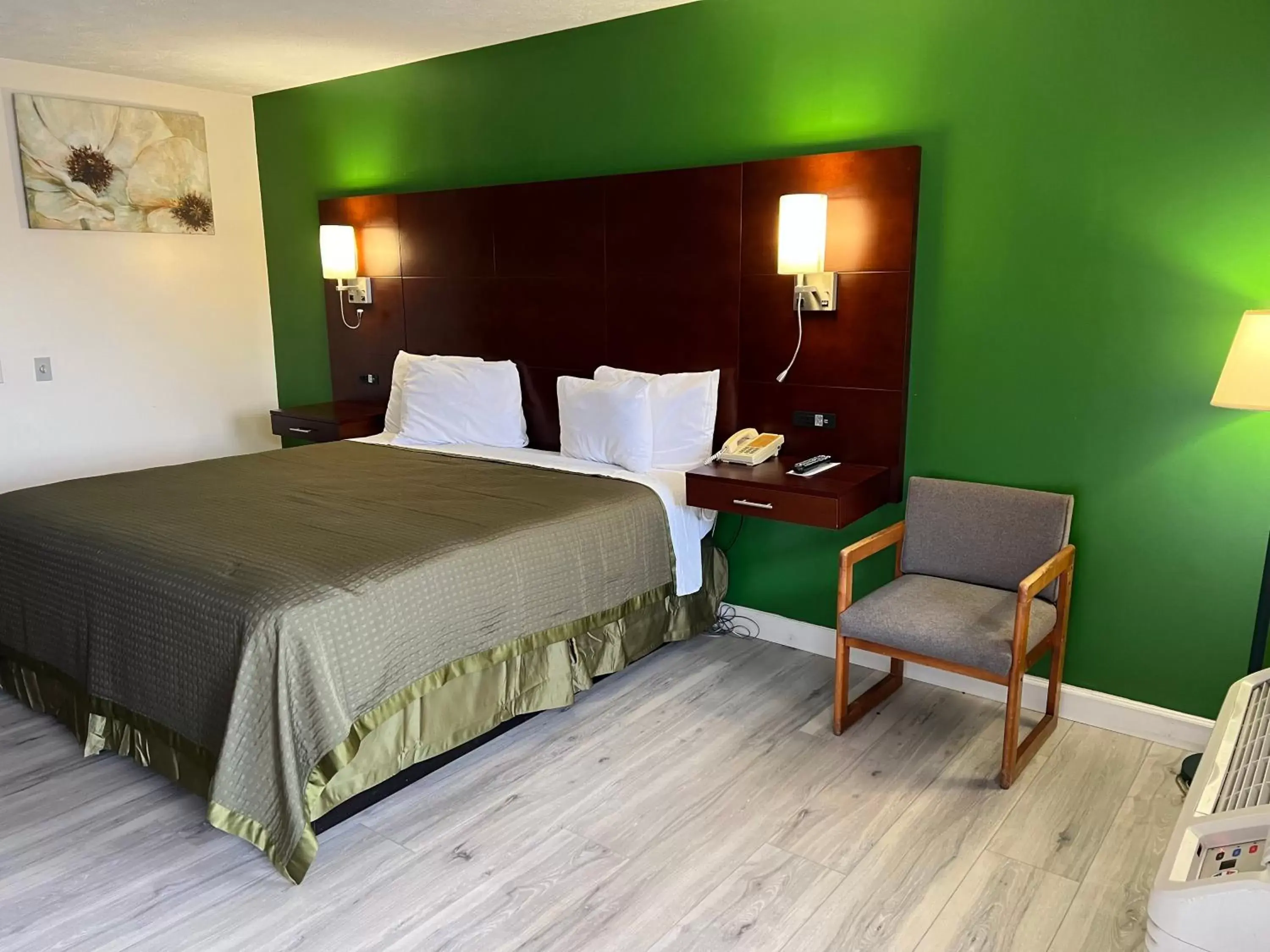 King Room in Surry Inn - Dobson - I-77 - Exit 93 King Room in Surry Inn - Dobson - I-77 - Exit 93