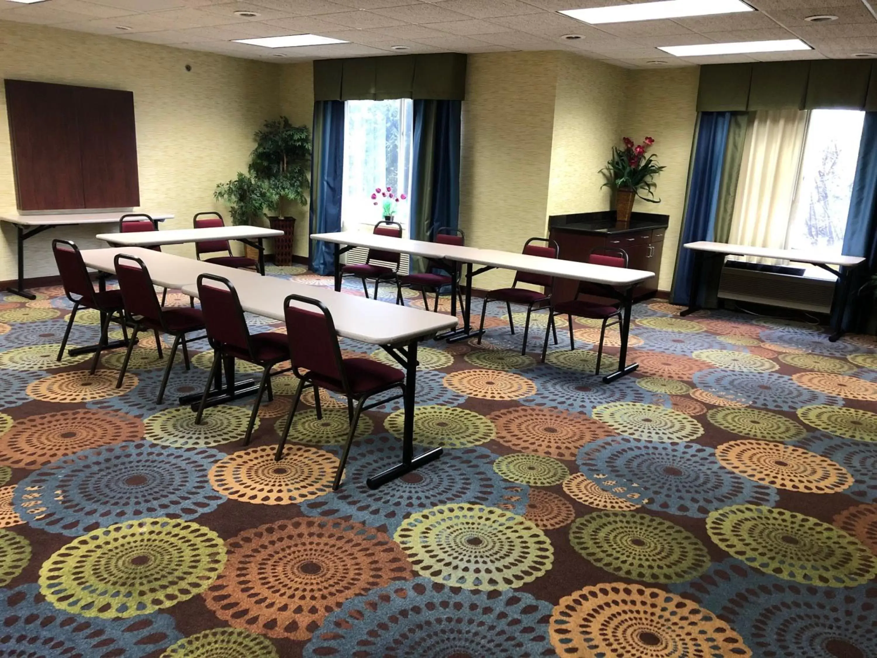 Meeting/conference room in Holiday Inn Express Lapeer, an IHG Hotel