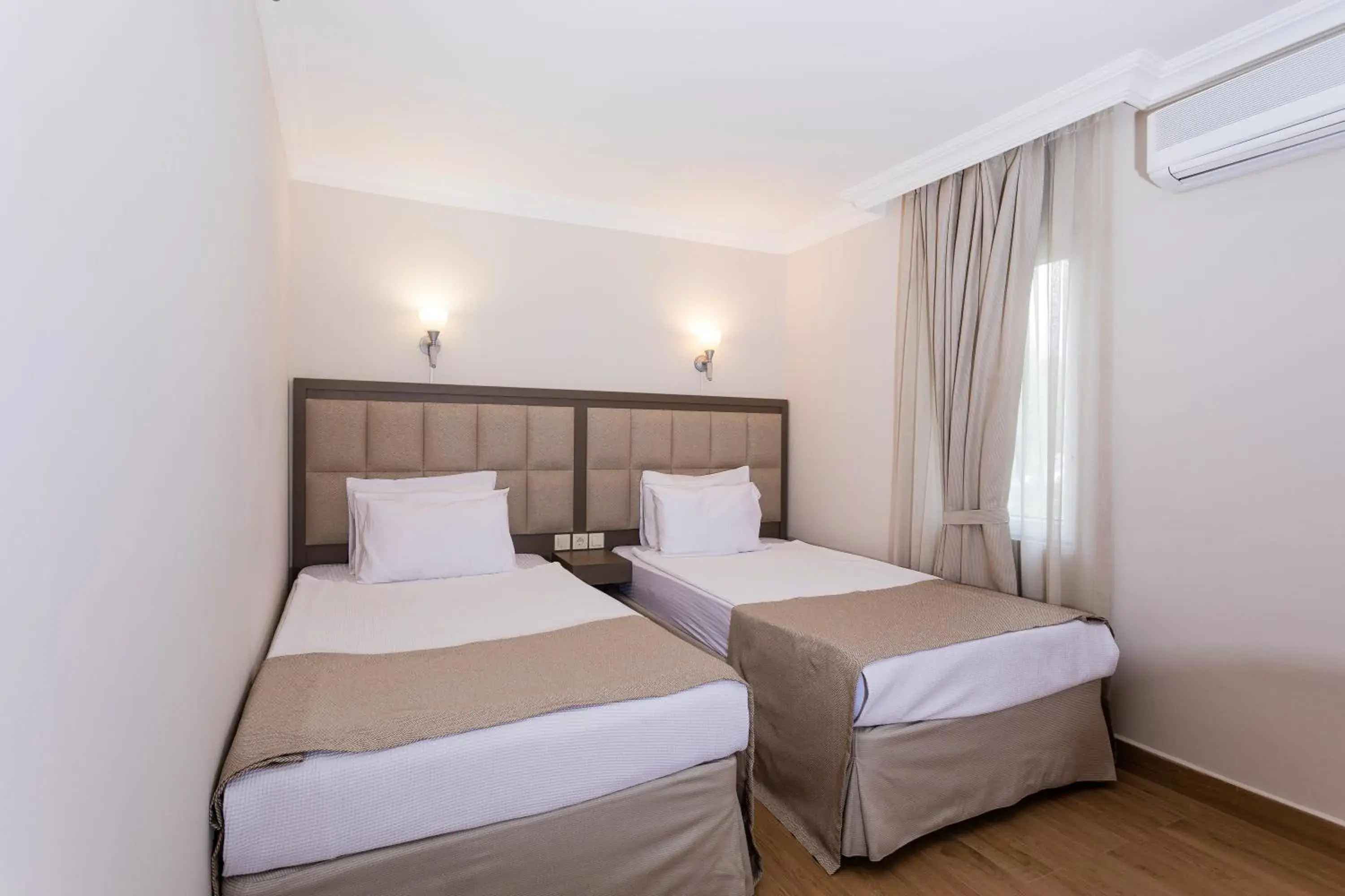 Bed in Moonshine Hotel & Suites Bed in Moonshine Hotel & Suites