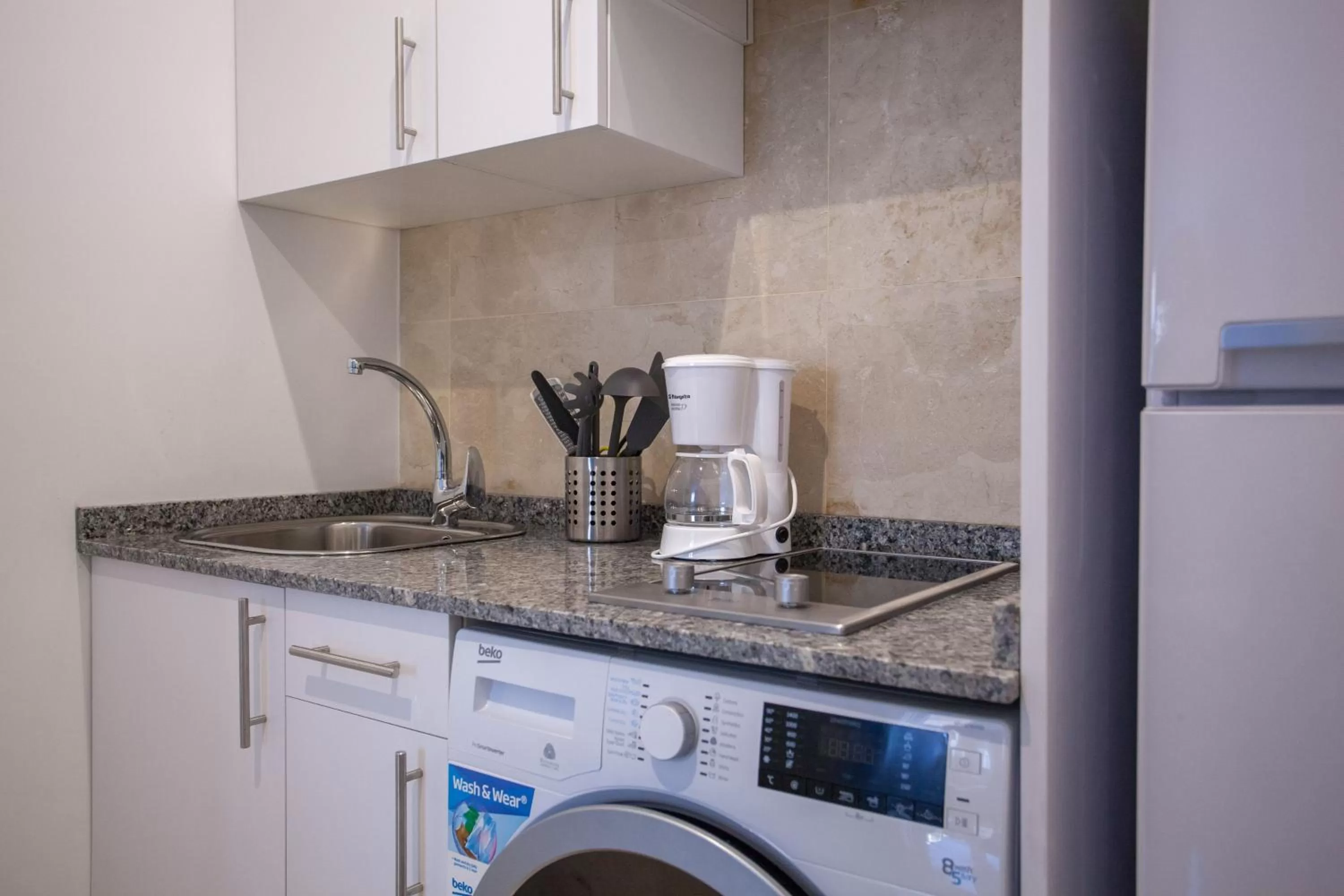 Coffee/tea facilities in Gran Central Suites