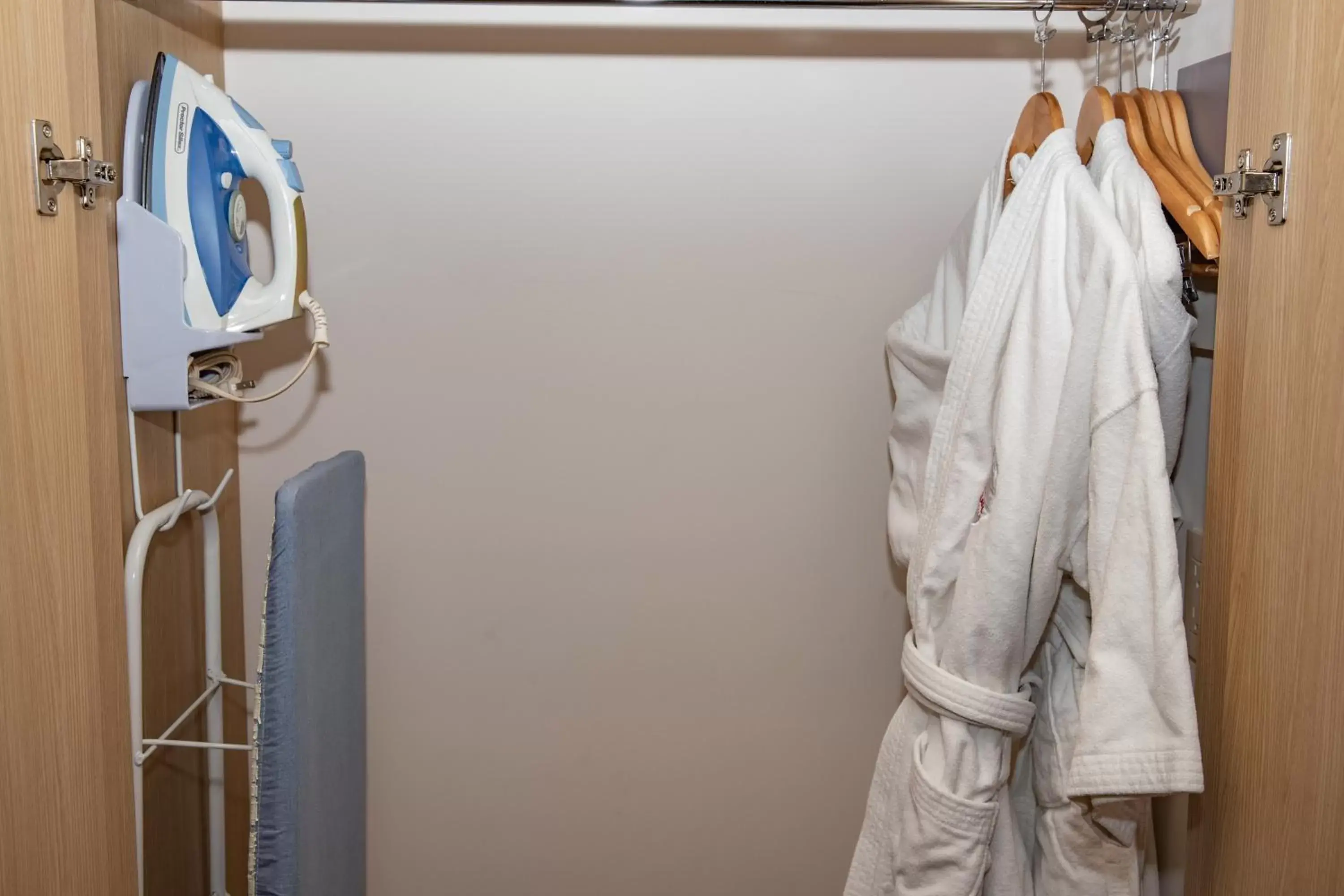 wardrobe, Bathroom in Plaza Poblana