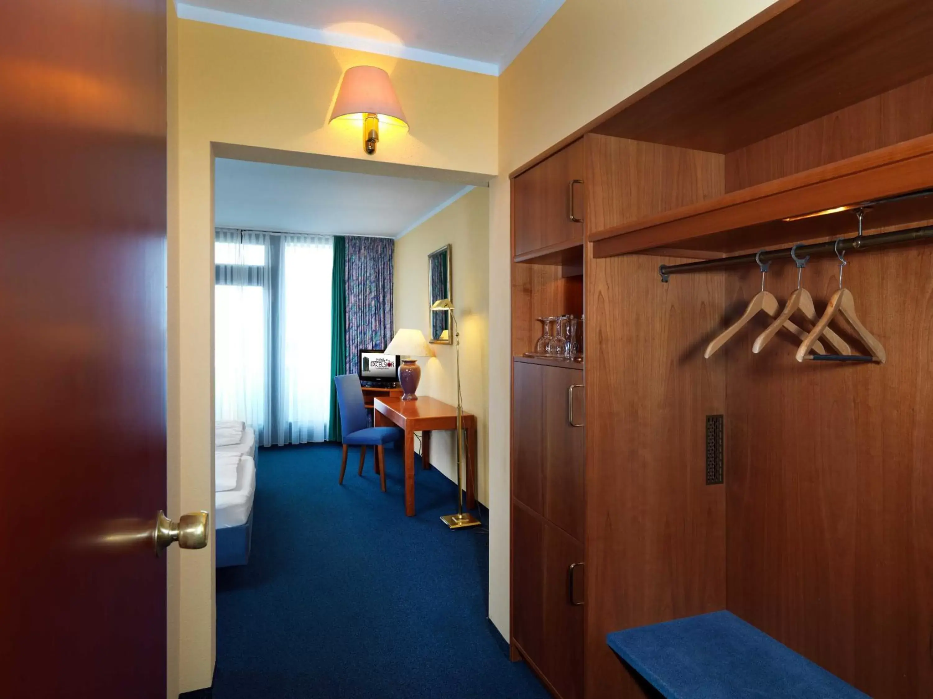 Photo of the whole room in Hotel Excelsior Ludwigshafen