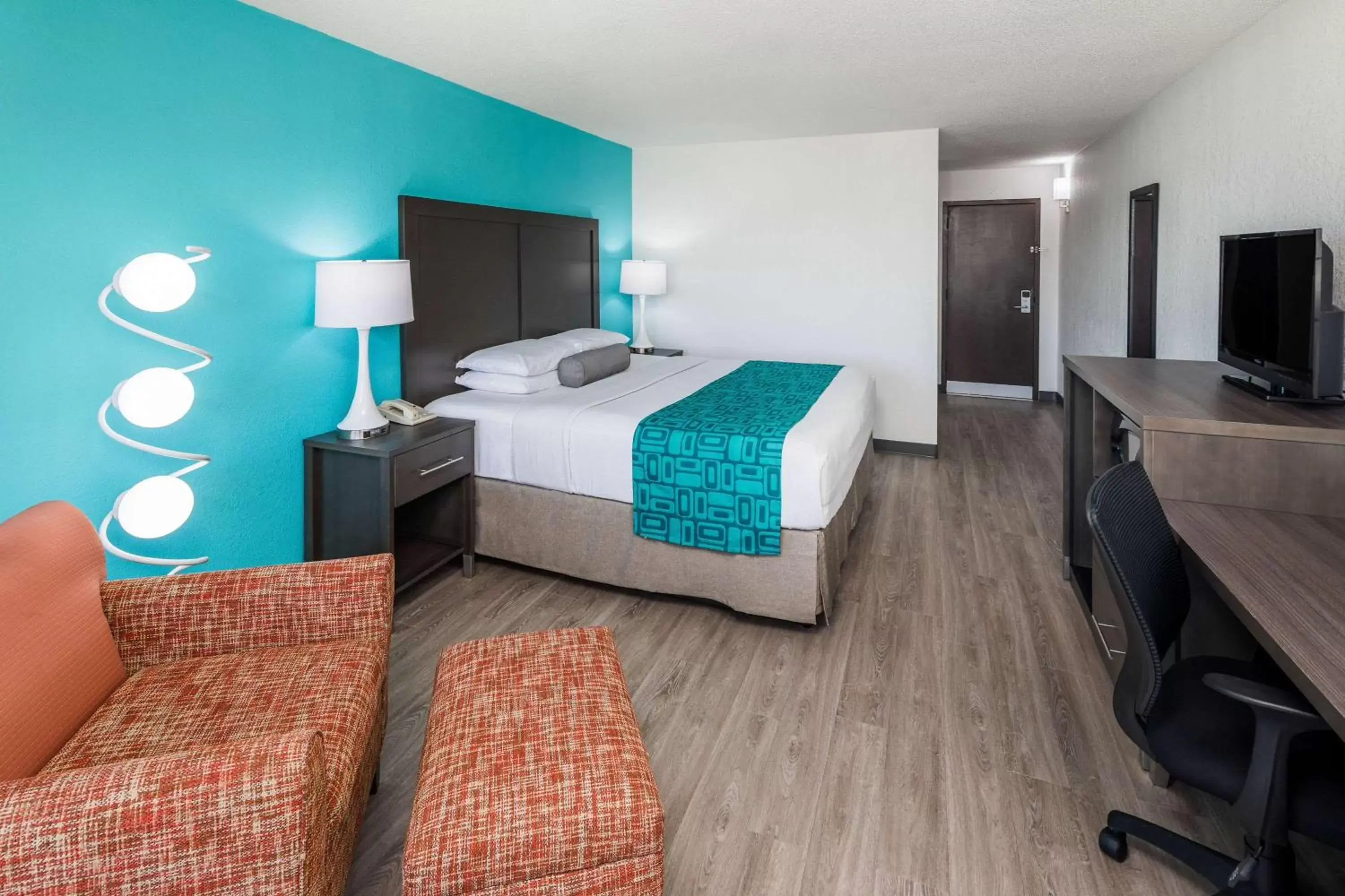 Photo of the whole room, Bed in Howard Johnson by Wyndham Beaufort/Parris Island Photo of the whole room, Bed in Howard Johnson by Wyndham Beaufort/Parris Island