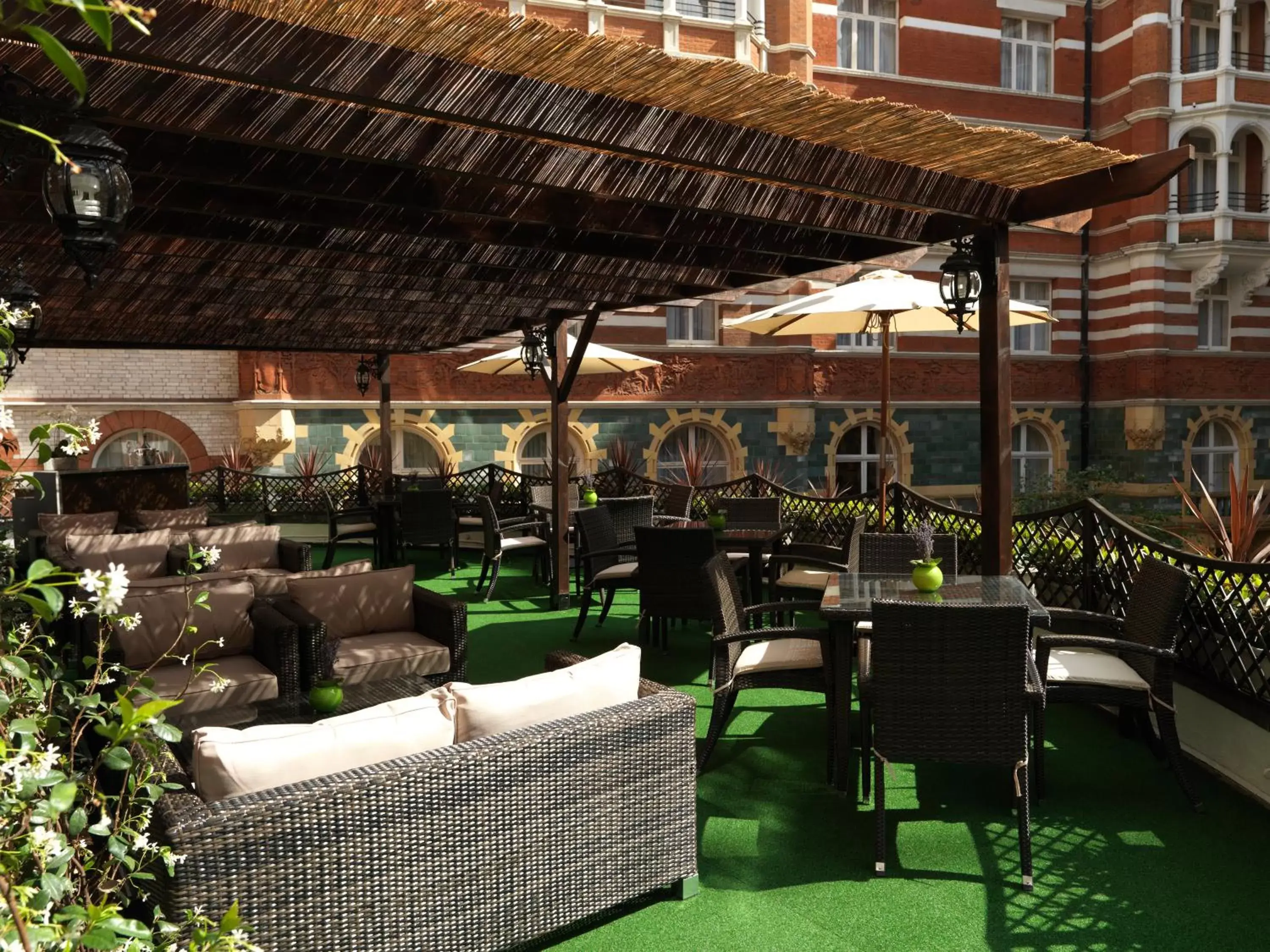 Patio, Restaurant/Places to Eat in Taj 51 Buckingham Gate Suites and Residences