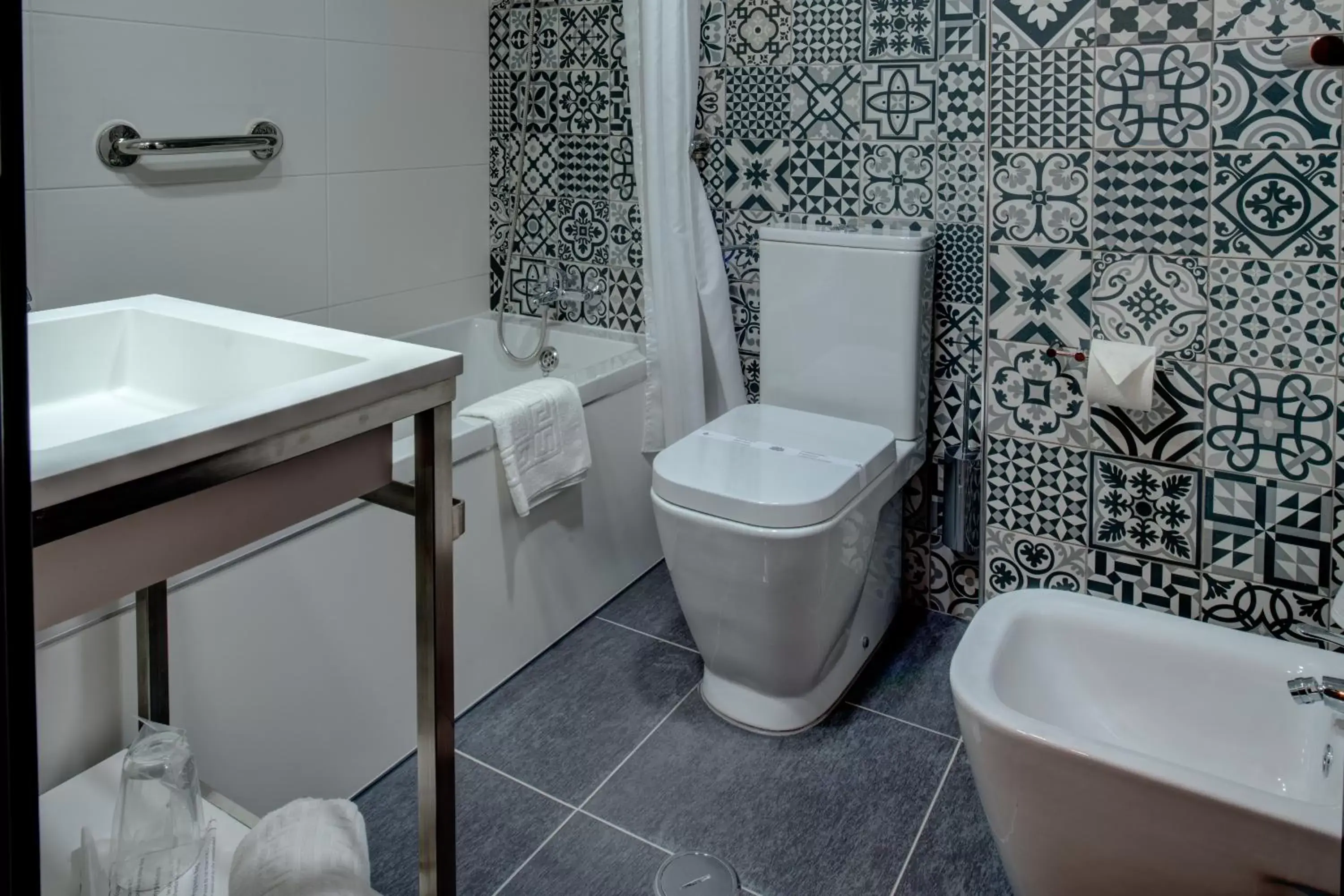 Shower, Bathroom in VIP Inn Berna Hotel