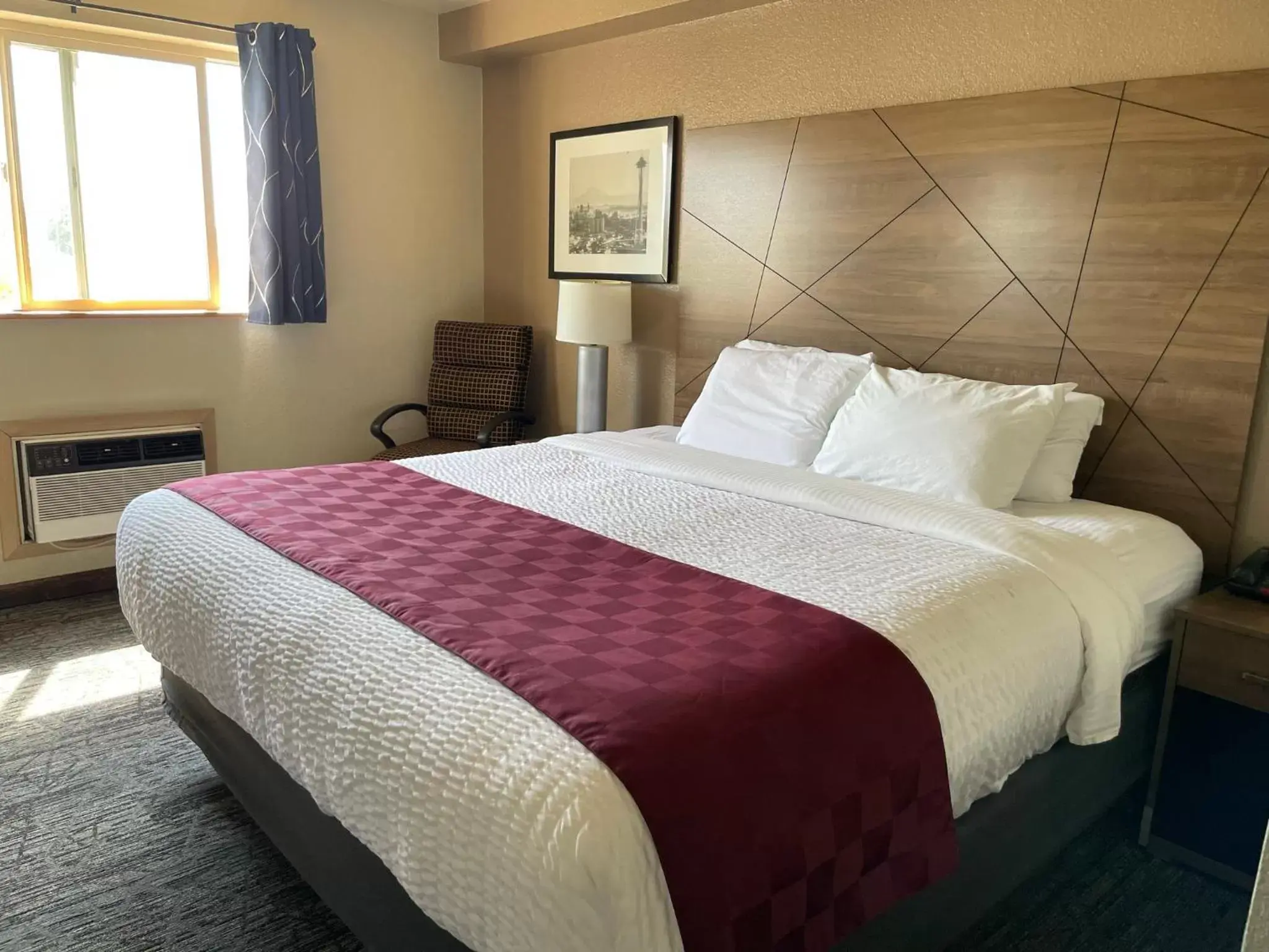 Bed in Americas Best Value Inn Lynnwood