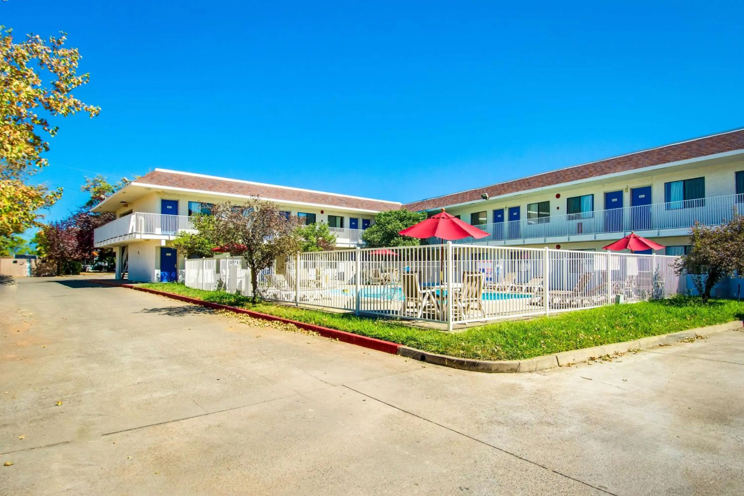Property building in Motel 6-Redding, CA - North