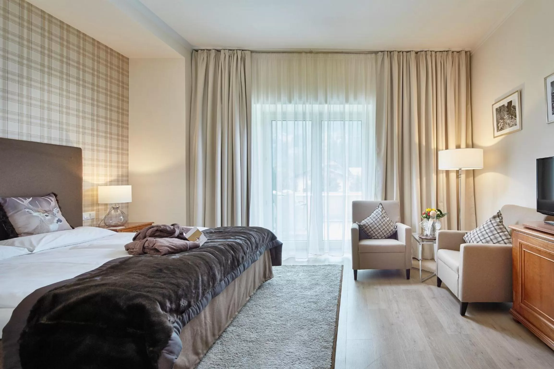 Standard Double Room with Balcony in Das Alpenhaus Gasteinertal