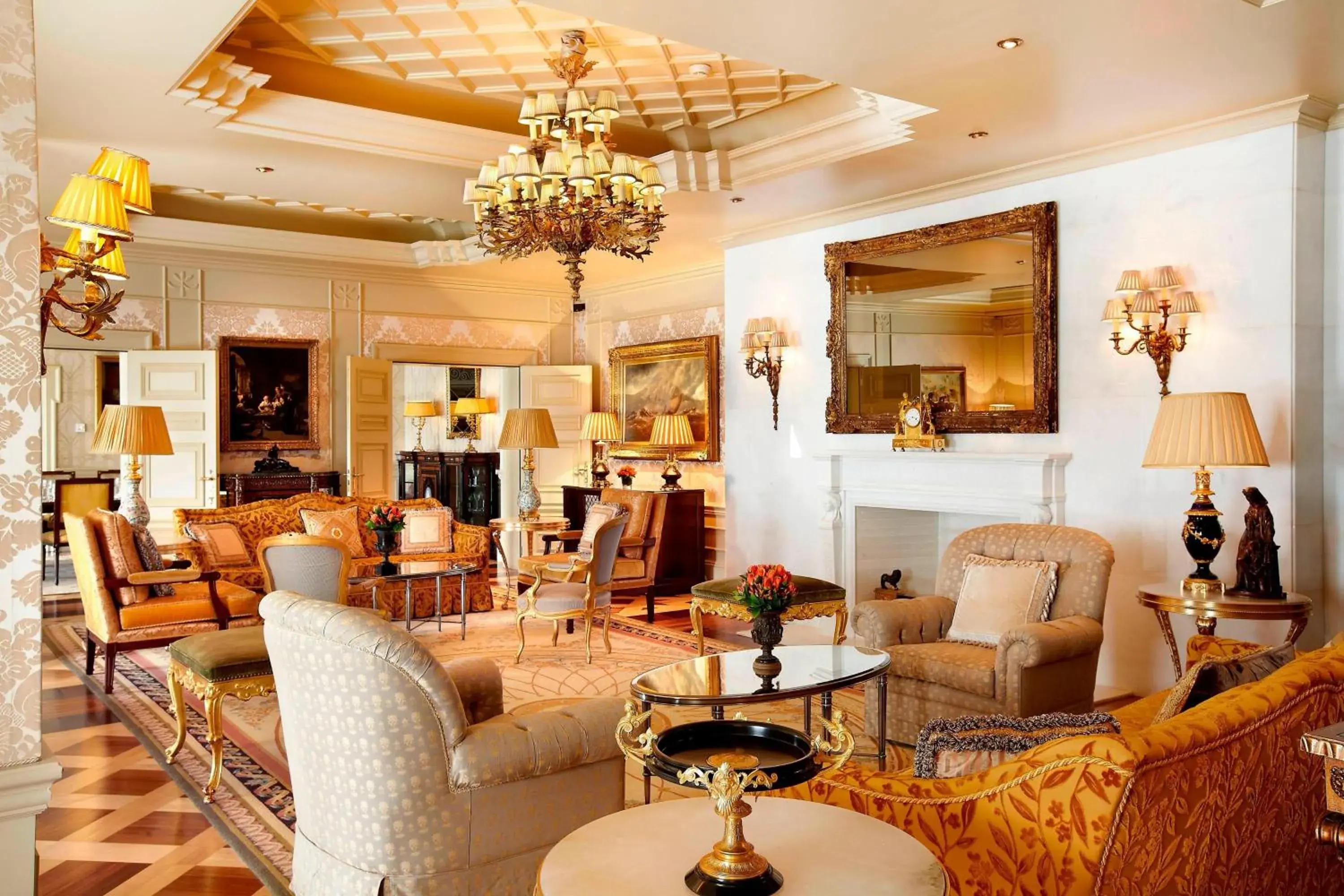 Living room, Restaurant/Places to Eat in Hotel Grande Bretagne, a Luxury Collection Hotel, Athens