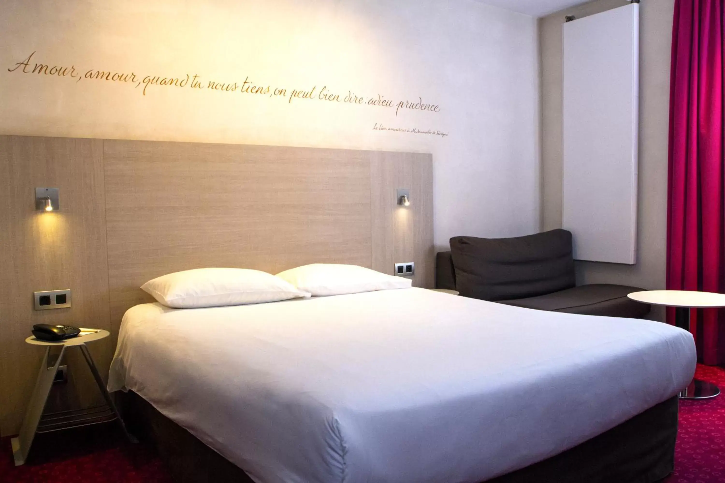 Bedroom, Bed in Hôtel de Sévigné