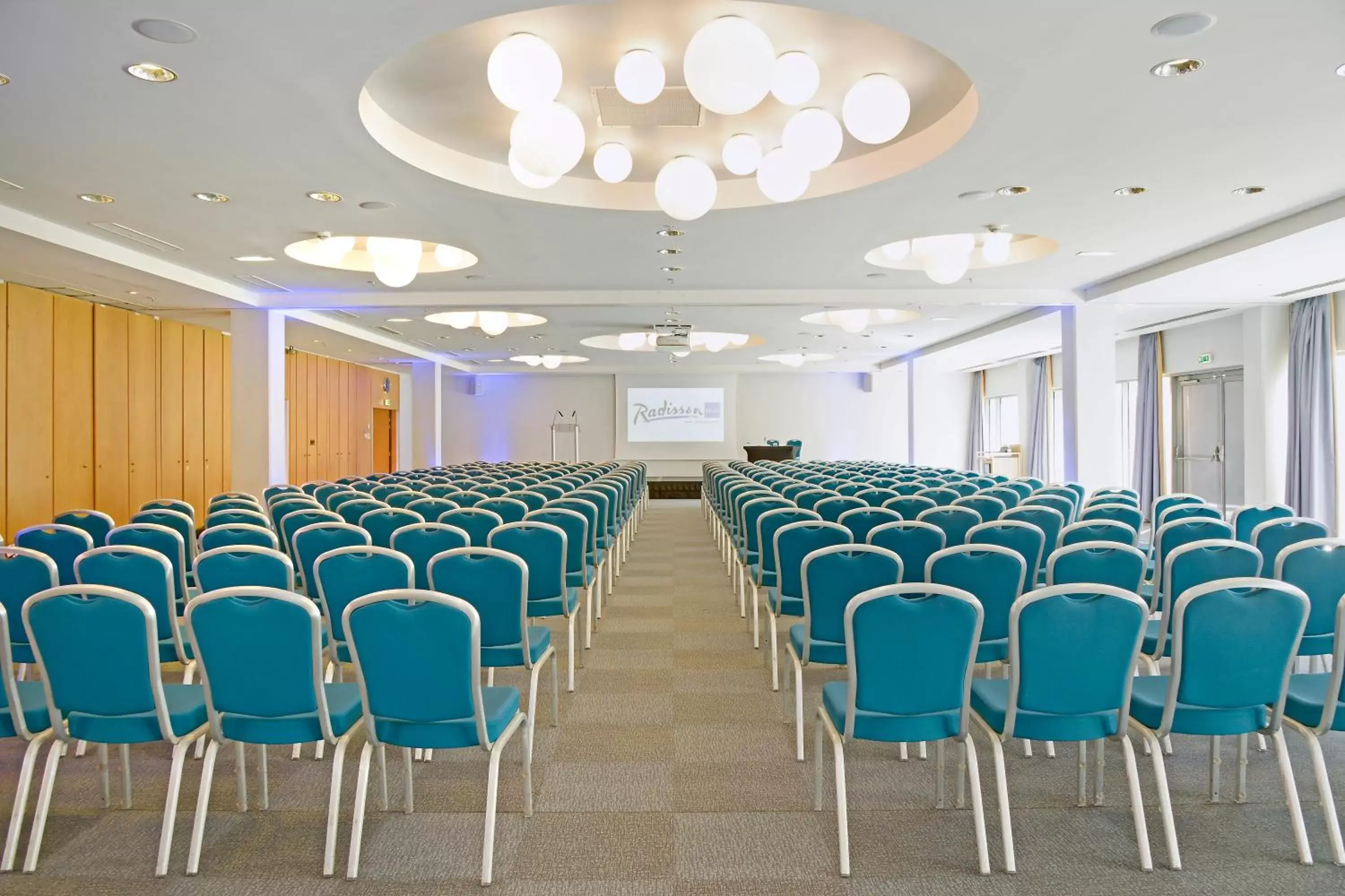 Meeting/conference room in Radisson Blu Hotel Toulouse Airport