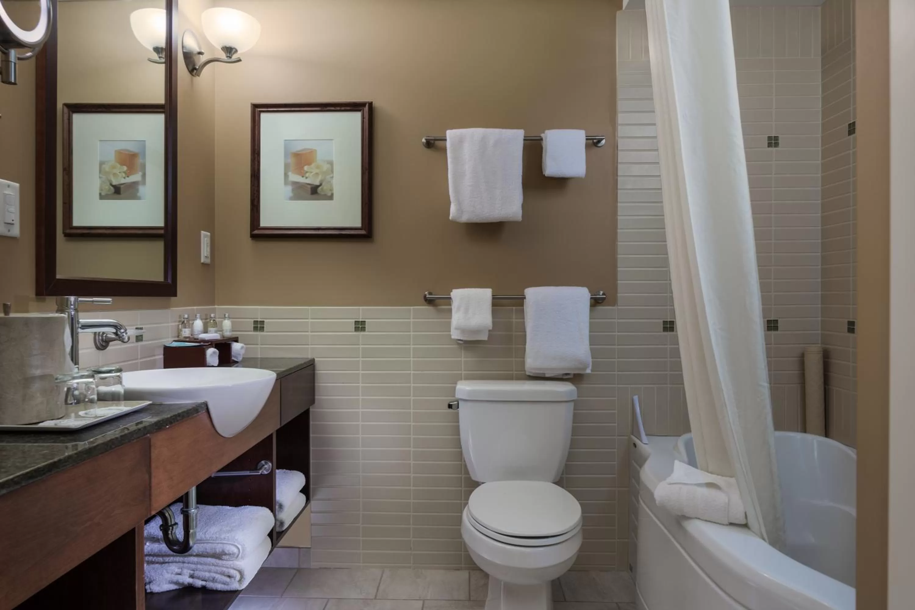 Toilet in Summerland Waterfront Resort & Spa