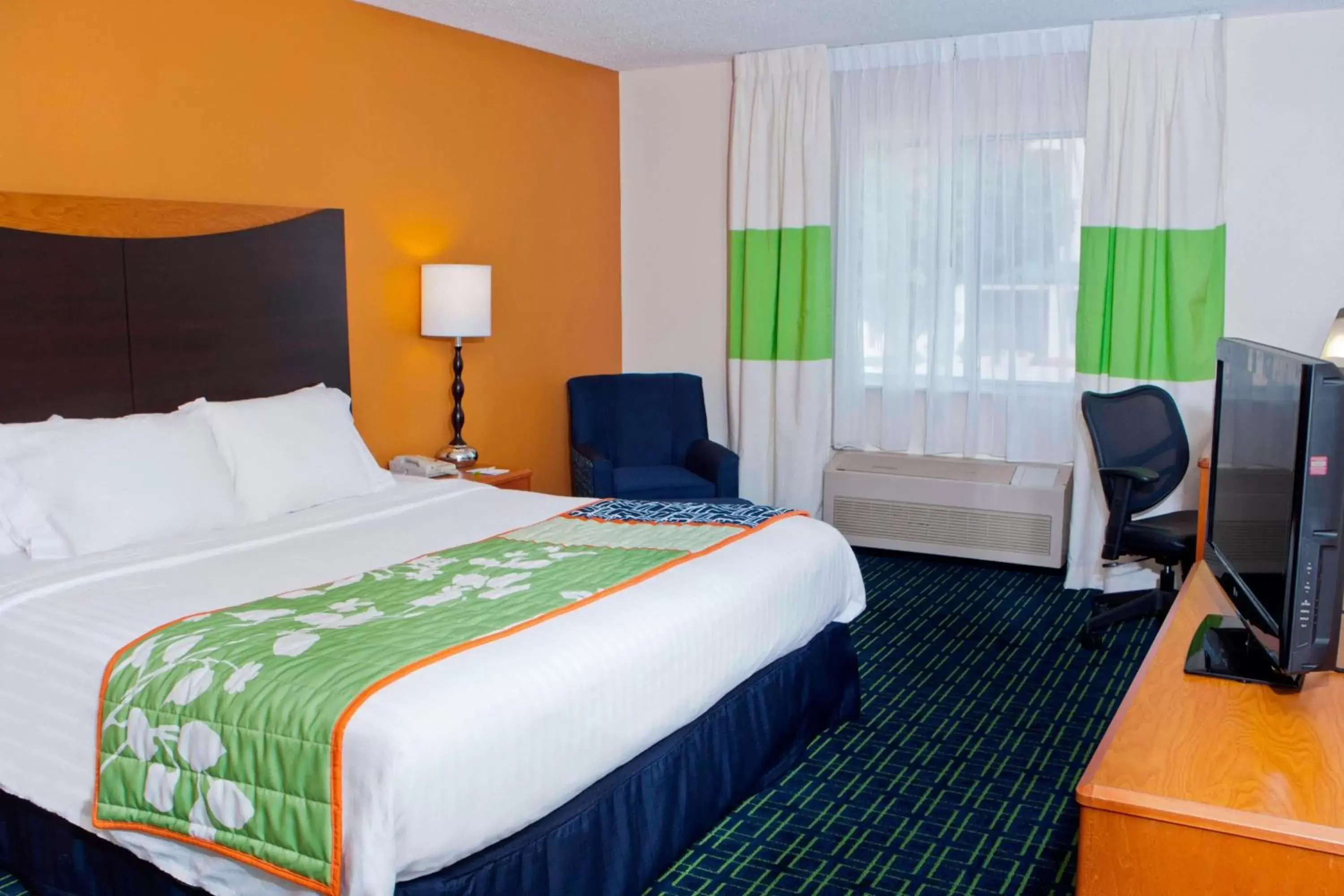 Photo of the whole room, Bed in Fairfield Inn & Suites by Marriott Memphis East Galleria