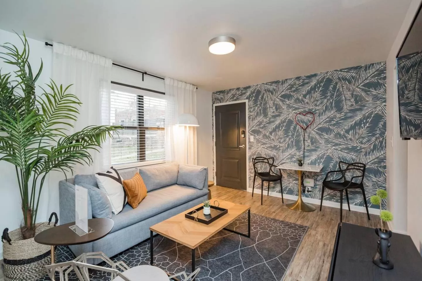 Deluxe Apartment in Abode Nashville - Marathon Village Near Downtown