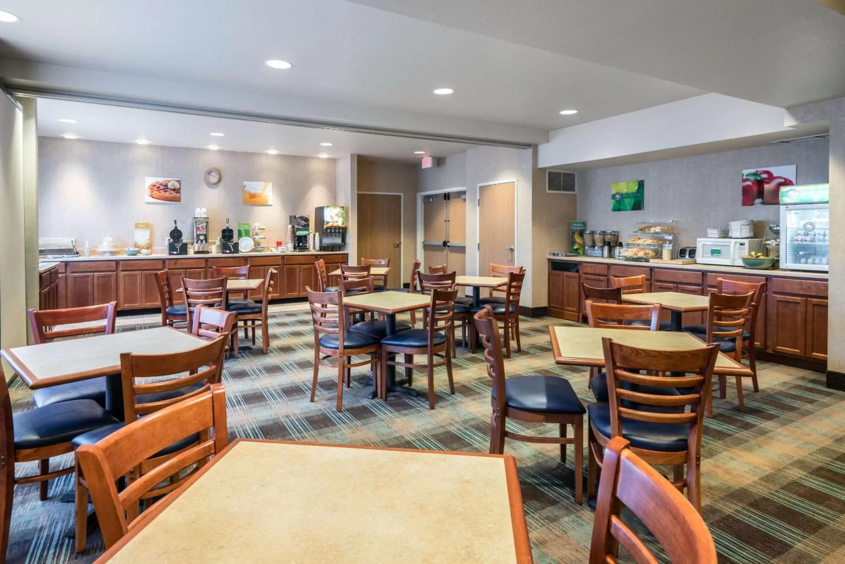 Dining area, Restaurant/Places to Eat in Quality Inn & Suites Sequim at Olympic National Park