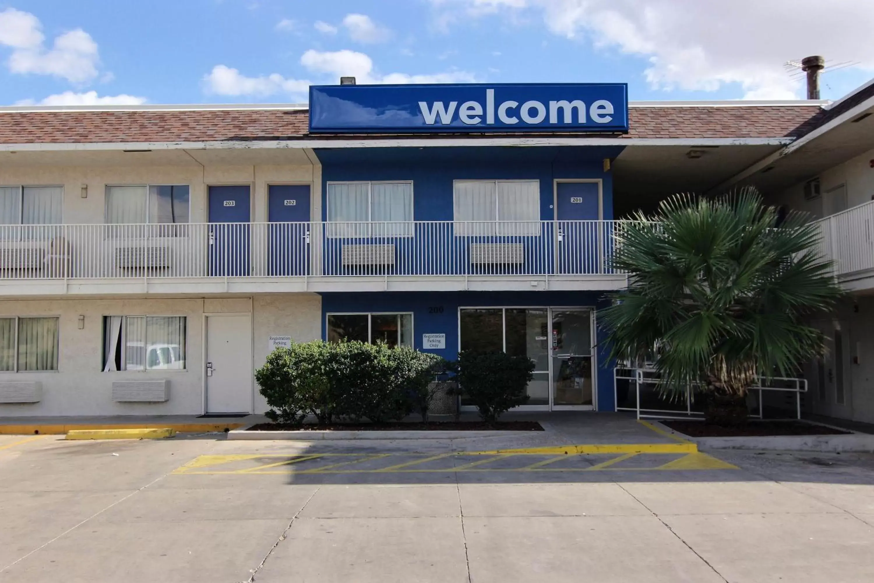 Facade/entrance, Property Building in Motel 6-Odessa, TX