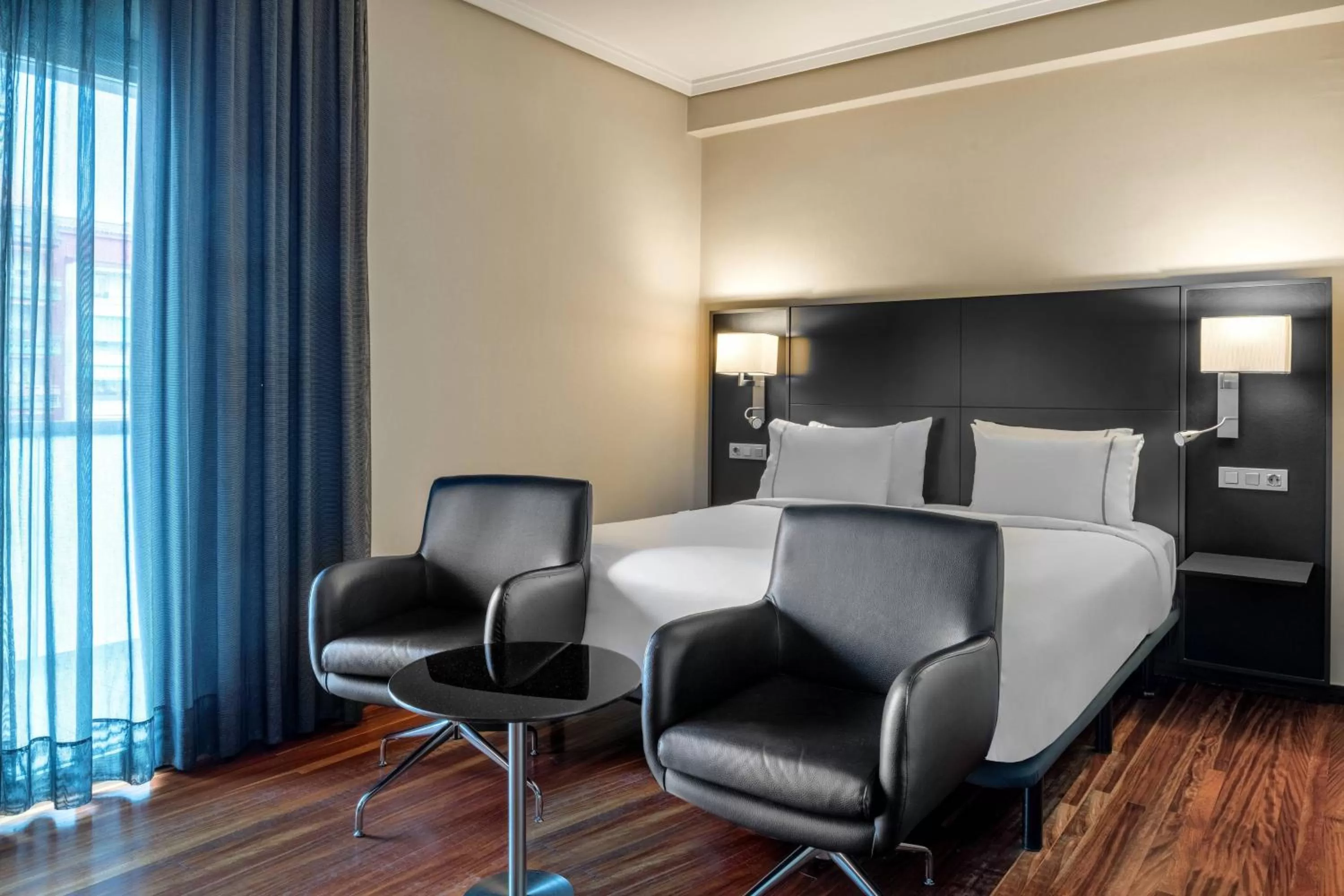 Superior King Room with Balcony in B&B HOTEL Vitoria General Álava