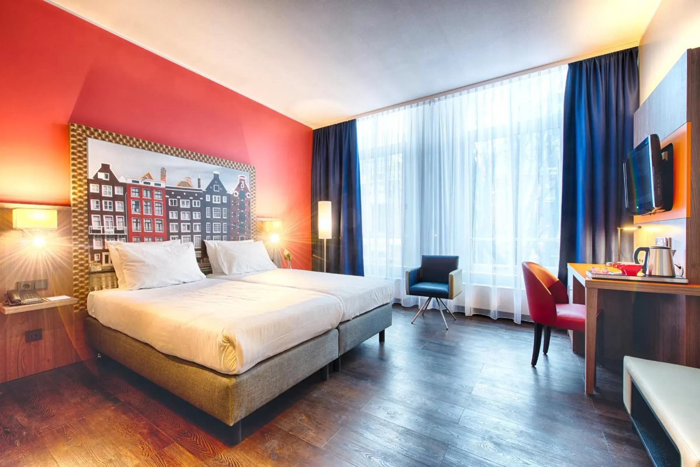 Bedroom, Bed in Leonardo Hotel Amsterdam City Center