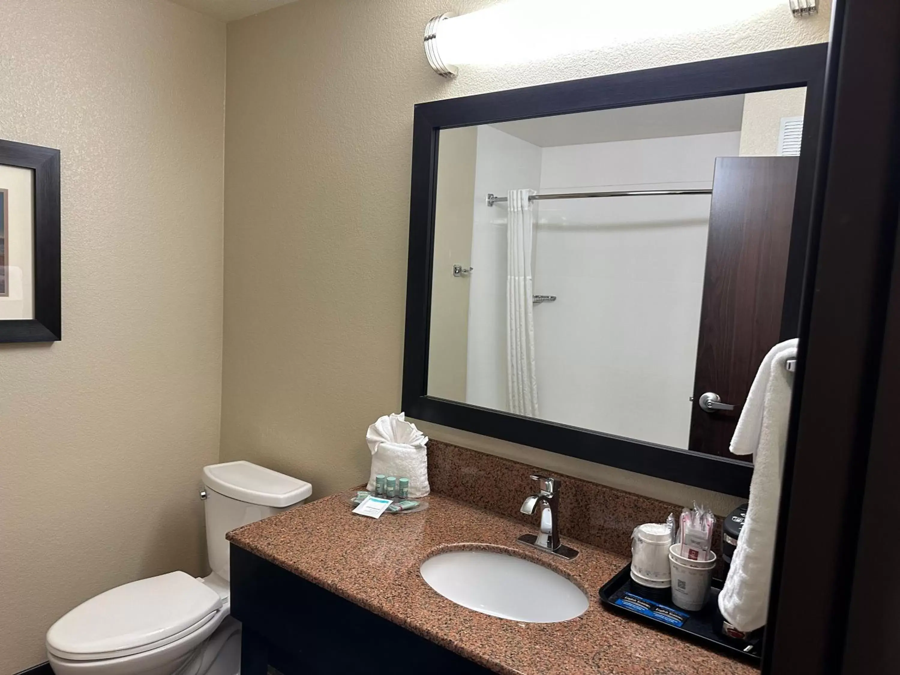 Shower, Bathroom in Best Western Columbia River Waterfront Hotel Astoria
