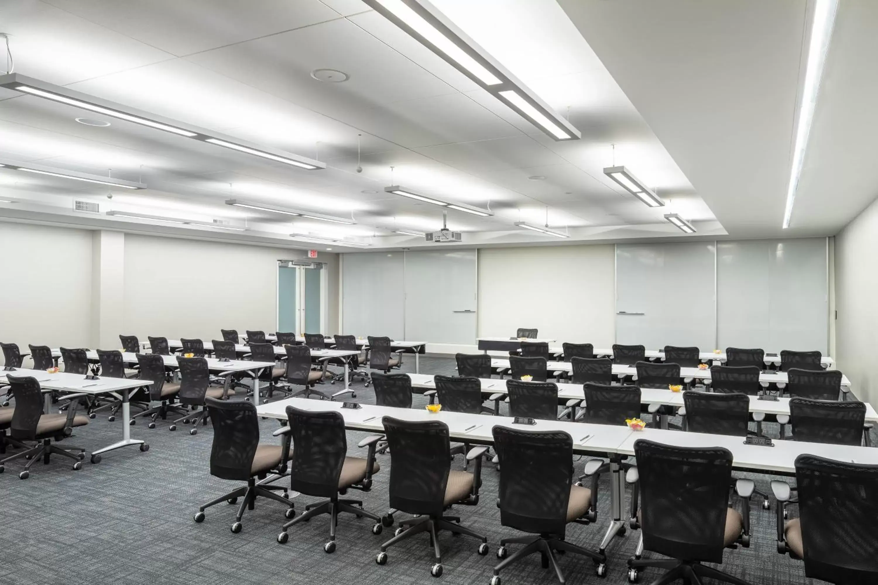 Meeting/conference room in Four Points by Sheraton Norwood Conference Center