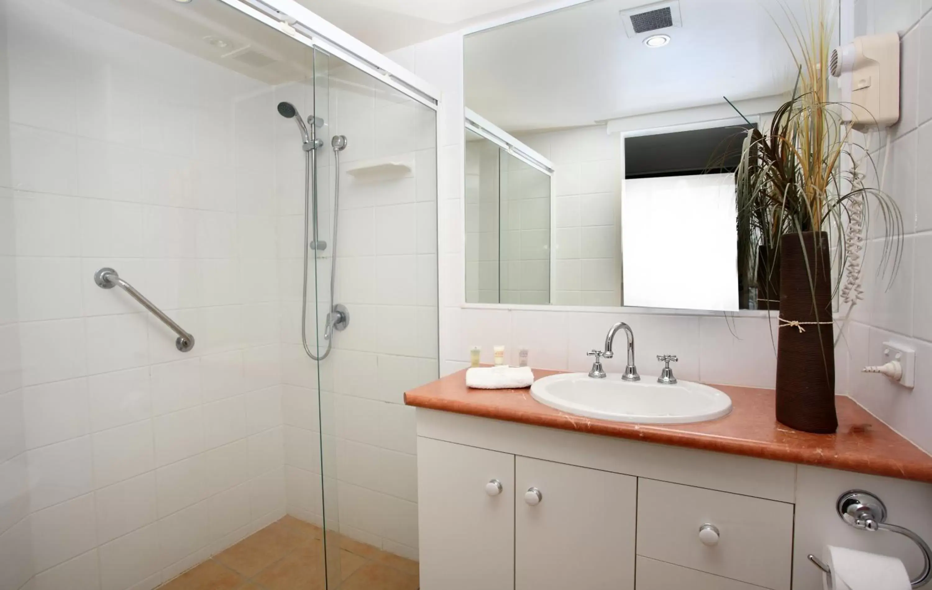 Shower, Bathroom in Gemini Resort