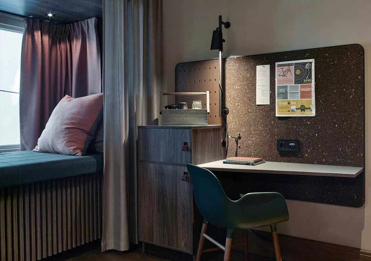 Seating area, Bed in Downtown Camper by Scandic