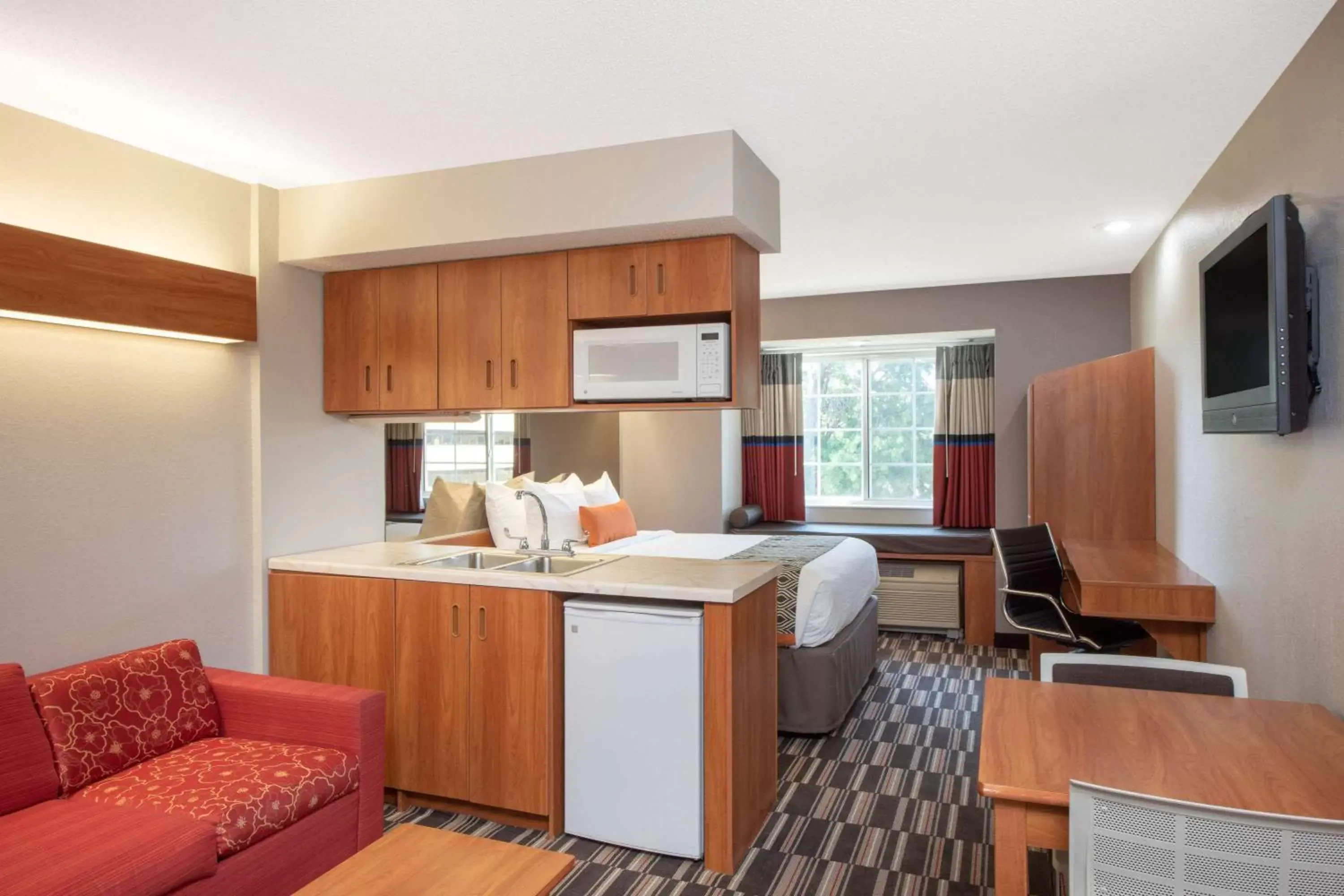 Photo of the whole room, Kitchen/Kitchenette in Microtel Inn & Suites by Wyndham Springfield